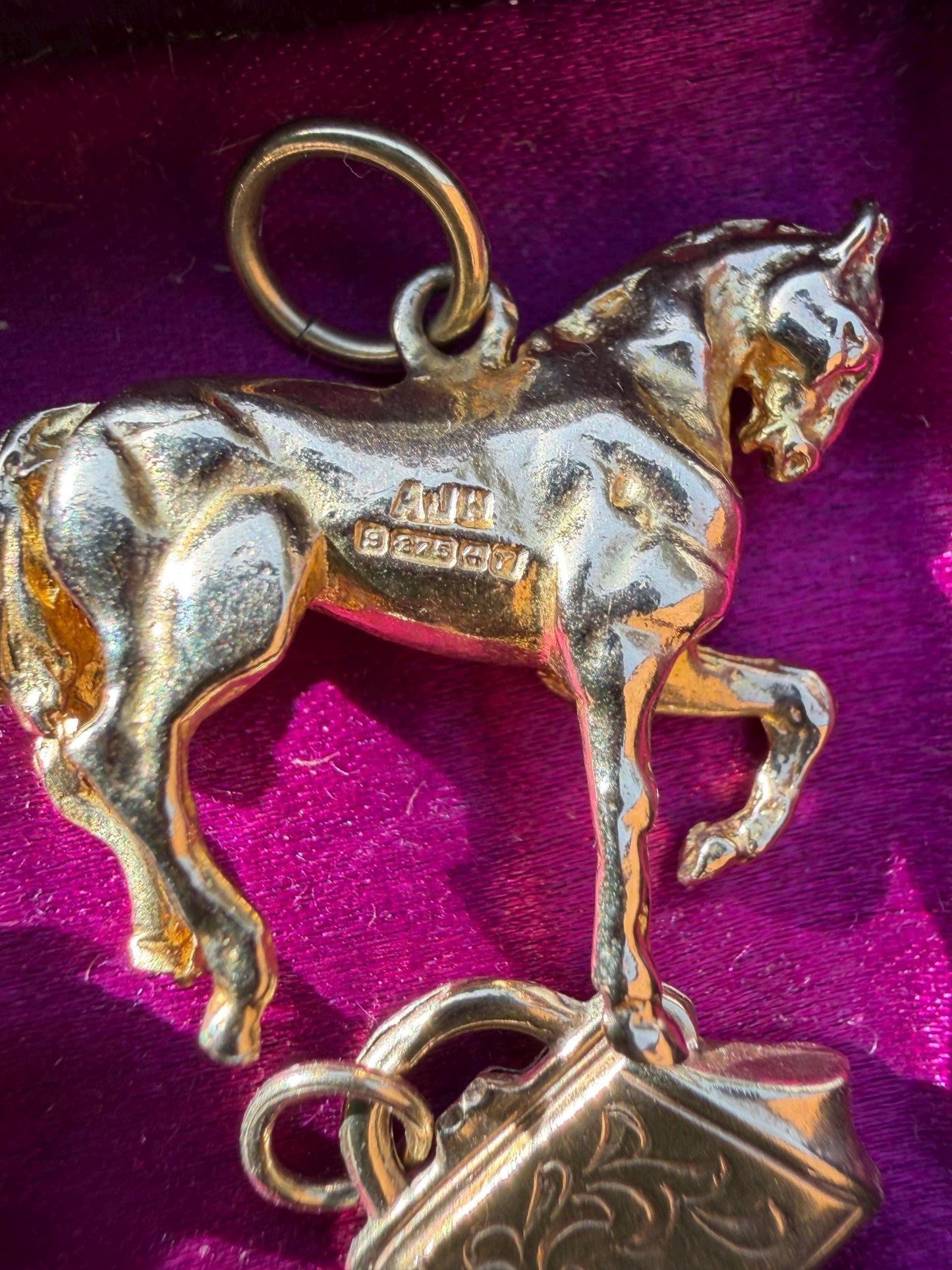 Stallion 9 ct outstanding charm fully hallmarked - 6.84 g