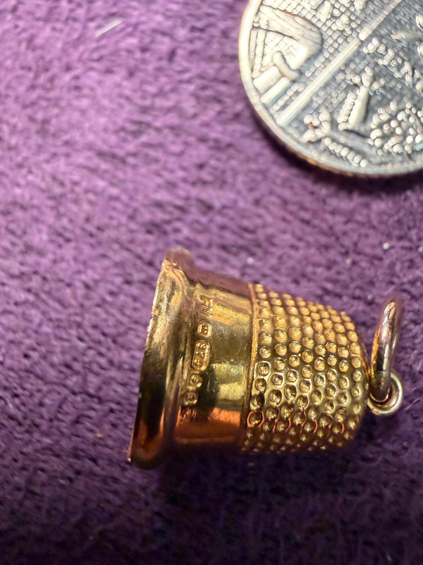 9ct gold thimble .92 grammes in weight - cleaned professionally - bright gold lovely condition