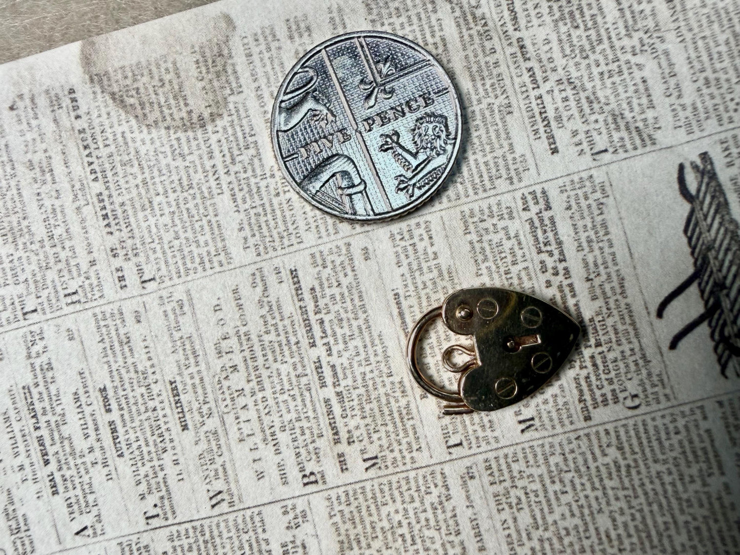 Little working lock / 9ct gold vintage piece