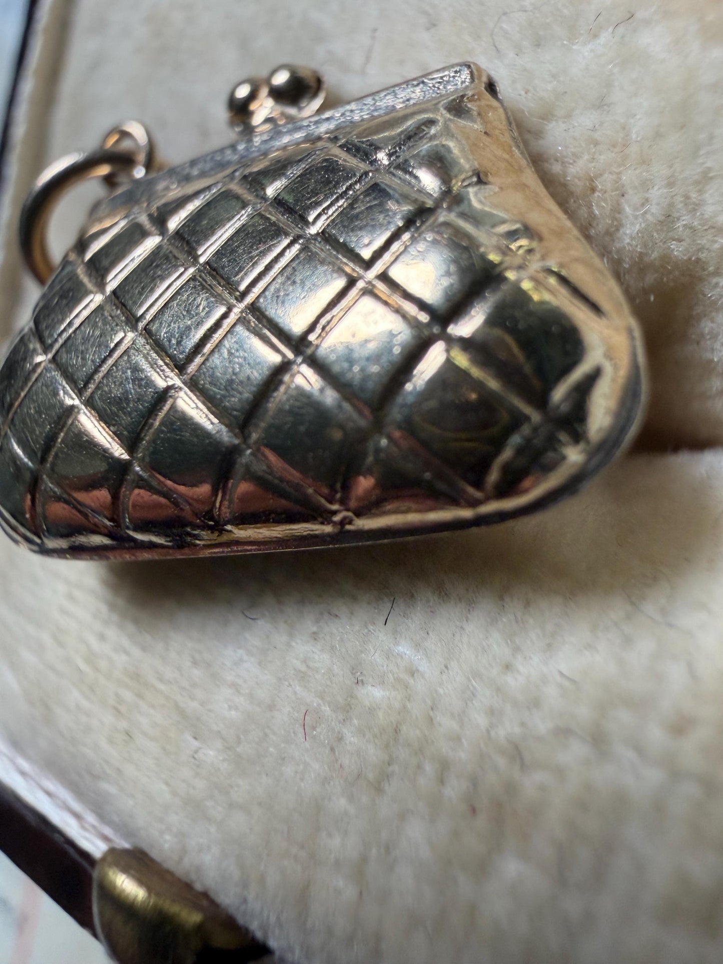 Puffy handbag / tested 9ct