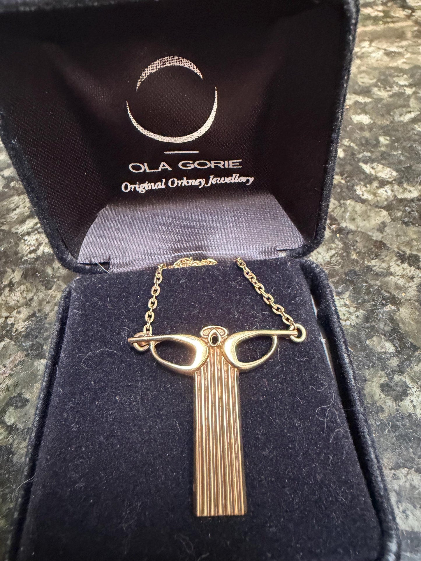 A stunning collectors piece by Ola Gorie - pendant and necklace