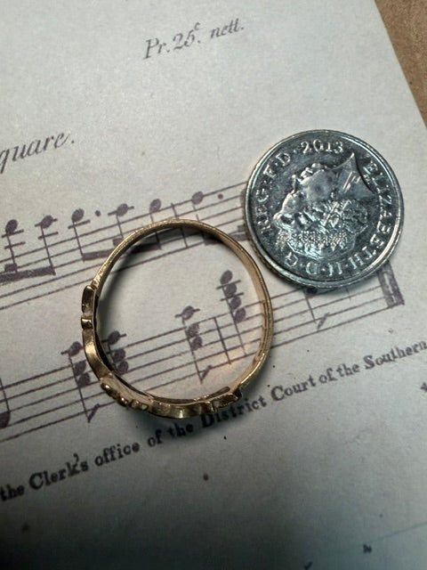 Vintage 9ct Gold Claddagh Ring | 1940s-1960s