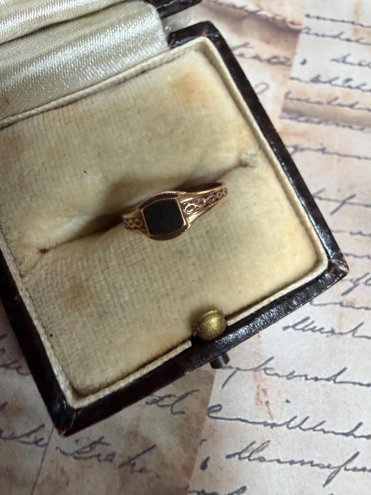 Beautiful Australian Baby’s signet keep safe ring - in original box ( not shown ) .5g