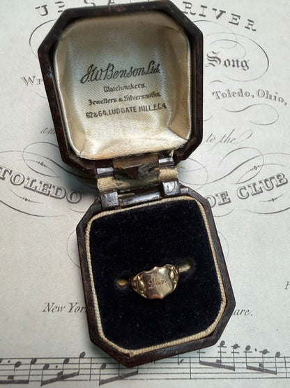 Vintage 9ct Gold Child's "Love" Engraved Signet Ring | 1950s