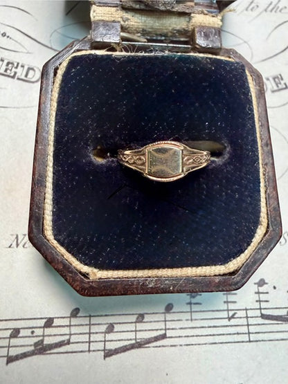 Vintage 9ct Gold Child's Signet Ring | 1930s-1950s