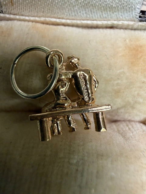 Vintage 9ct Gold Family on a Park Bench Charm