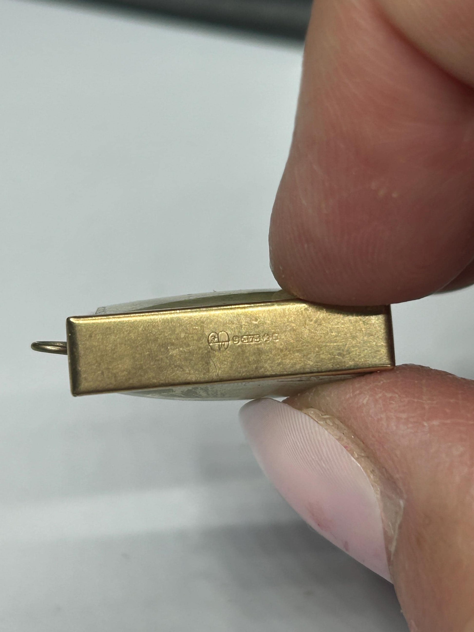 9ct gold One Pound Note - “emergency break glass”