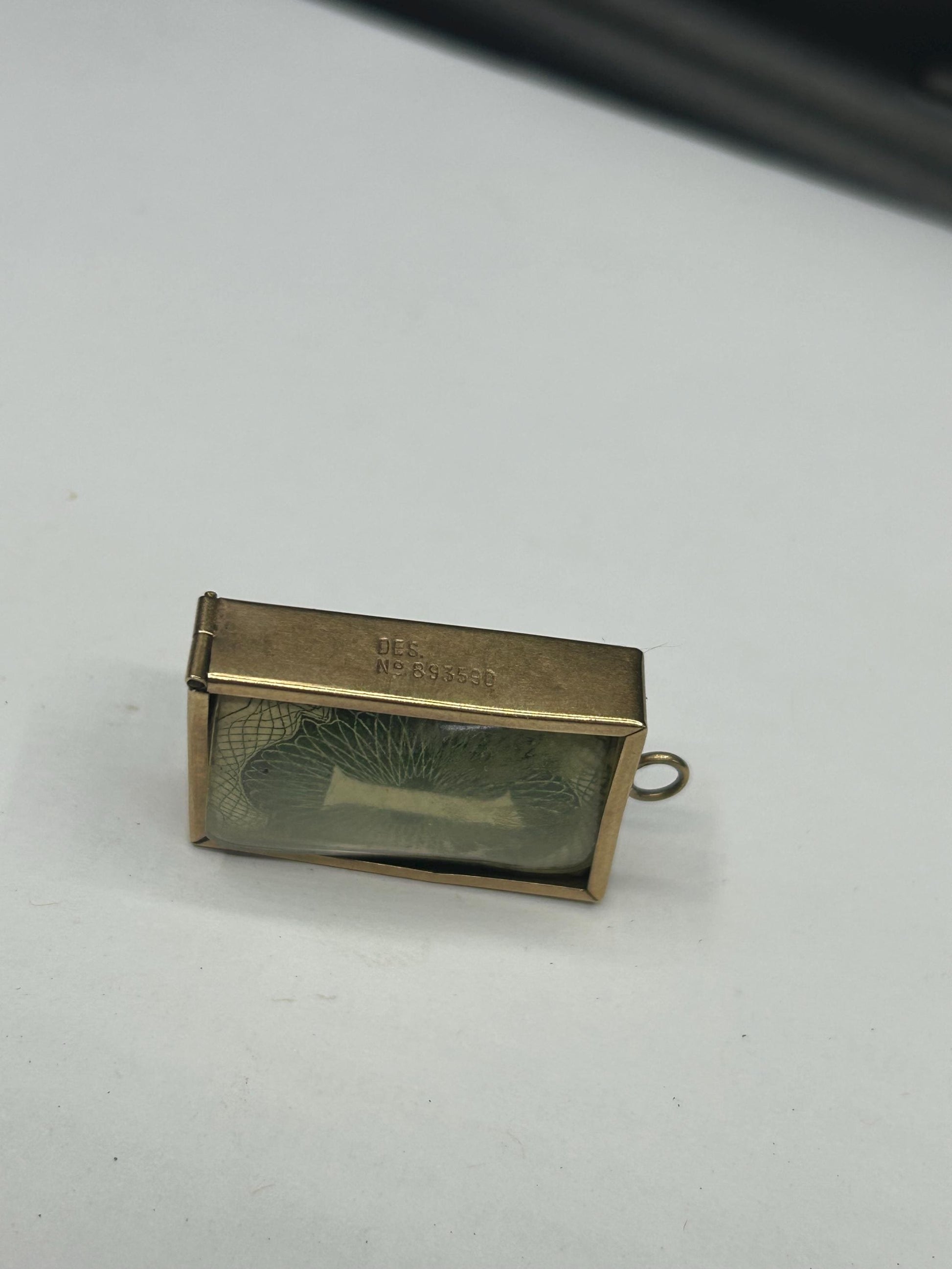 9ct gold One Pound Note - “emergency break glass”