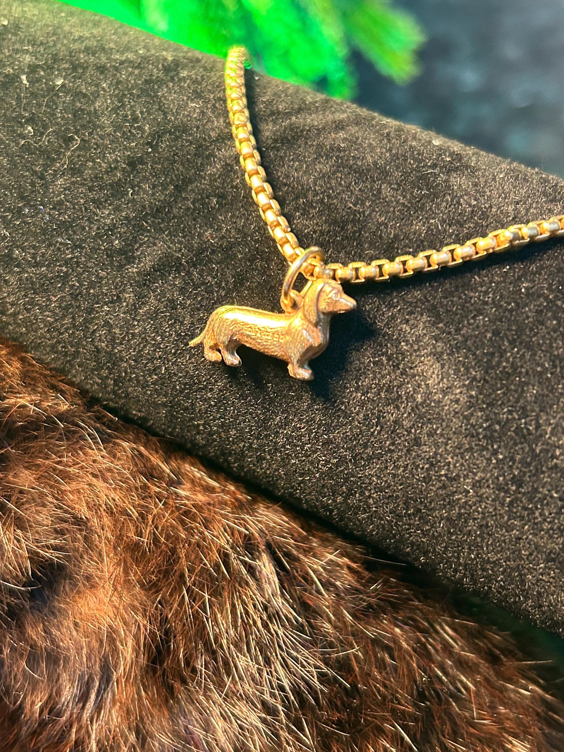 Sausage dog 9 ct gold hallmarked vintage unique dog charm .9 grammes in weight