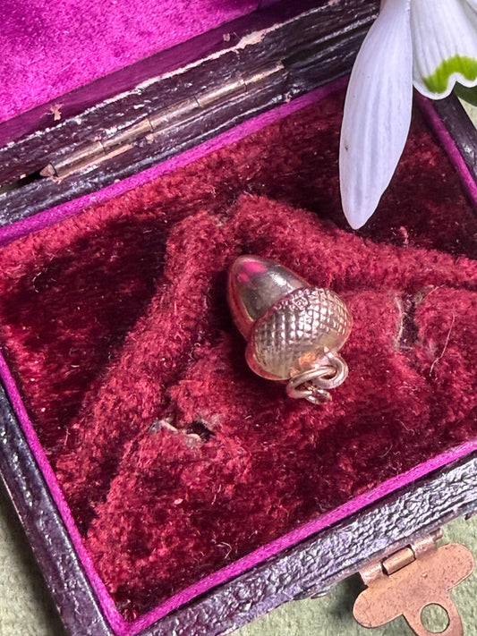 9ct gold Acorn charm / excellent condition