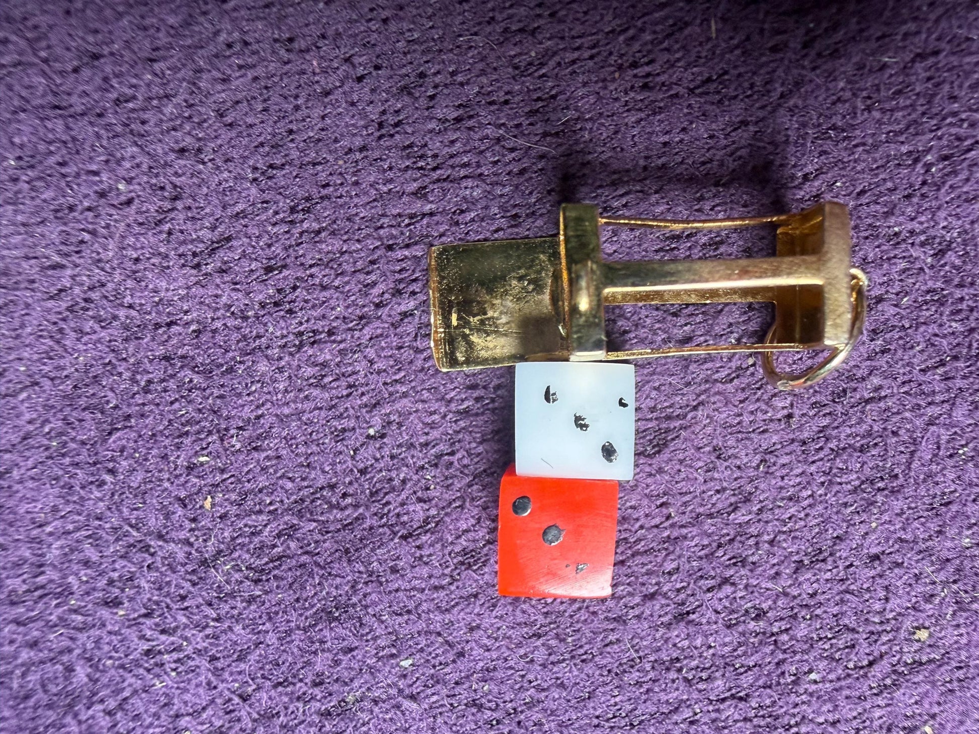Dice Holder - dated 1989 . Nice outer case in 9 ct gold hold two dice one white one red - the case hinges open at the bar so 