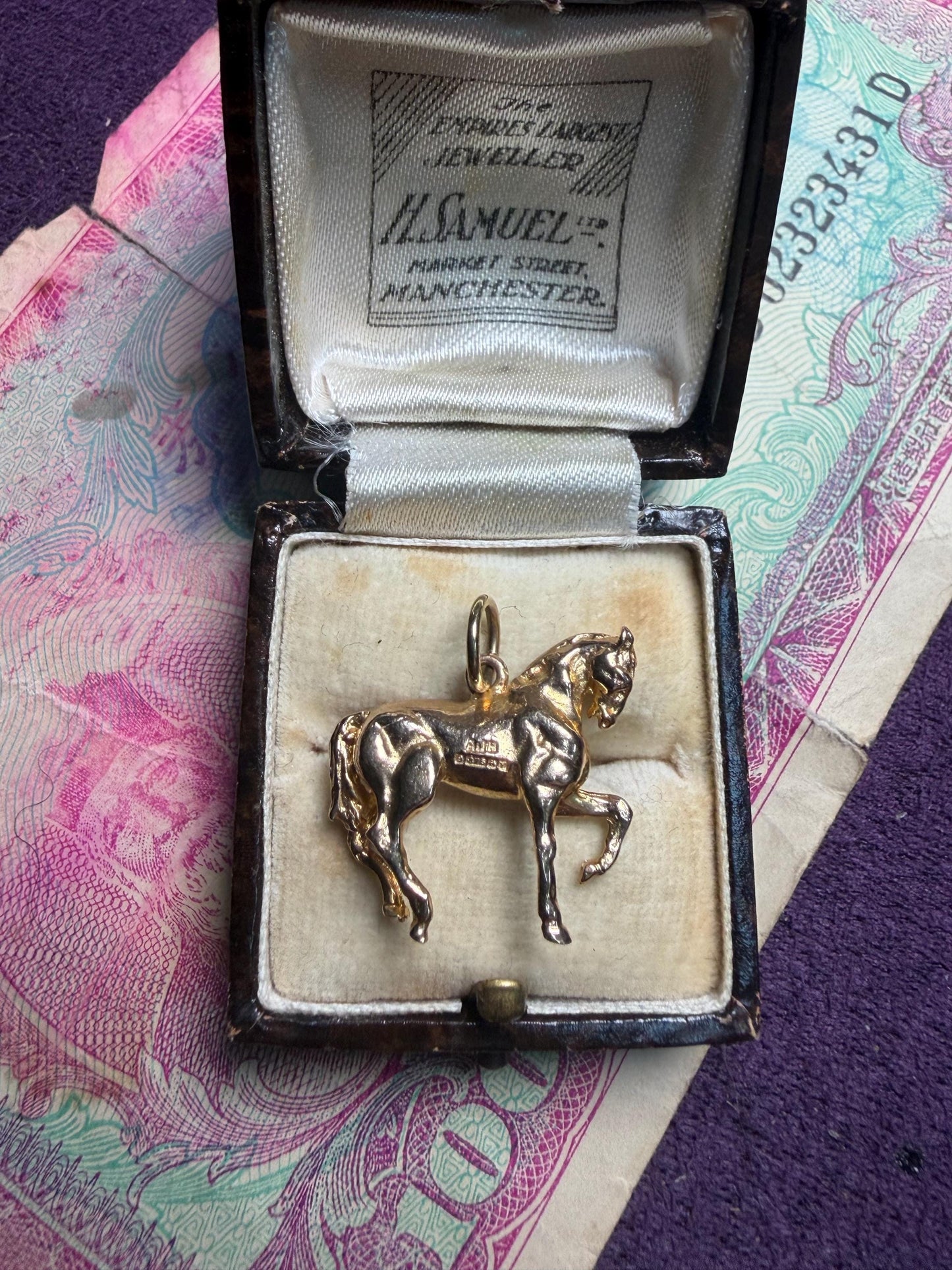 Stallion 9 ct outstanding charm fully hallmarked - 6.84 g
