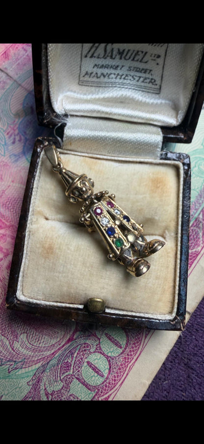 9ct gold clown charm with embezzled stones - fully moving parts excellent condition