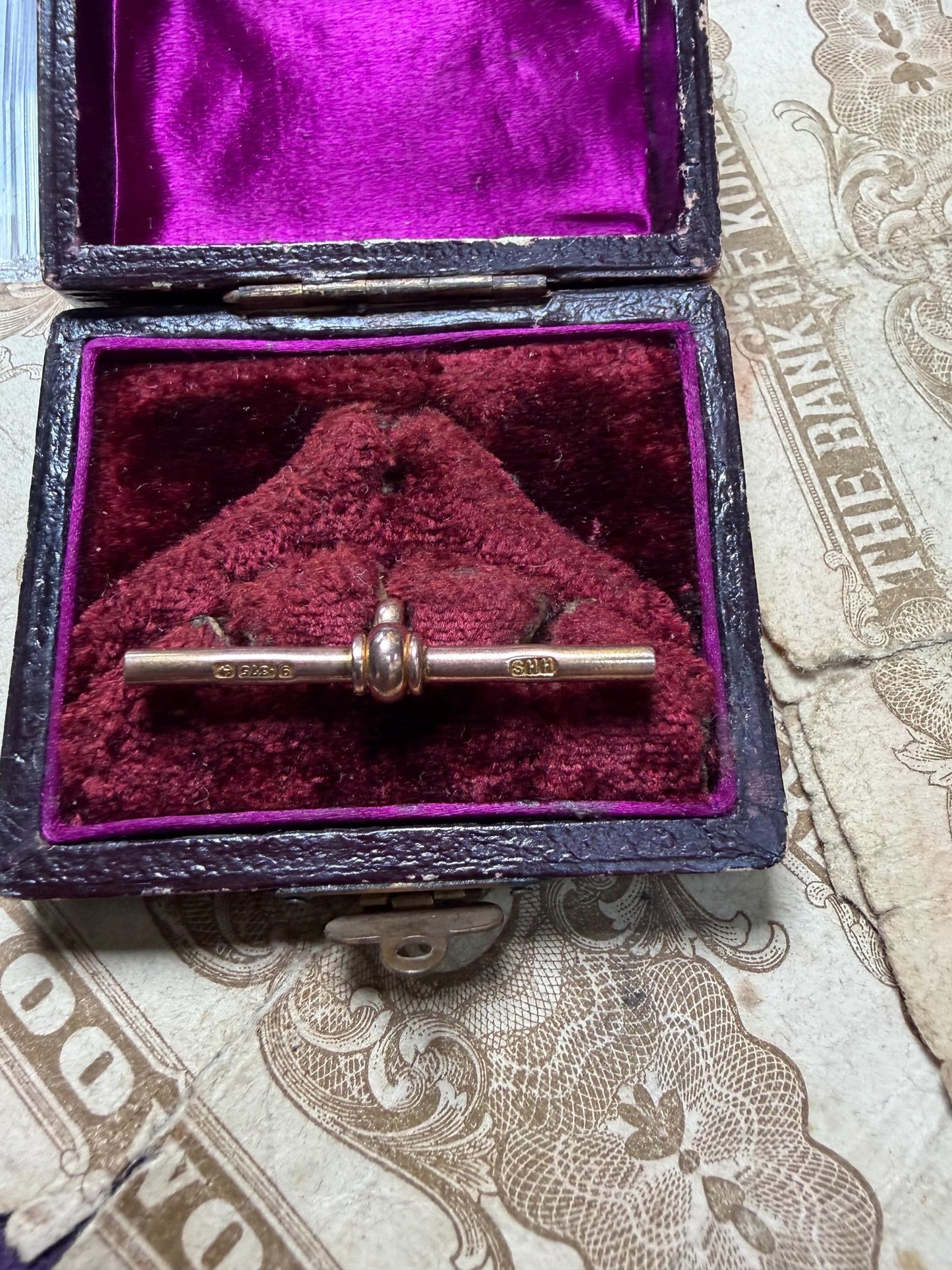 9ct rose gold T bar - excellent condition vintage/ hallmarked HHS 9 374 3.3 g