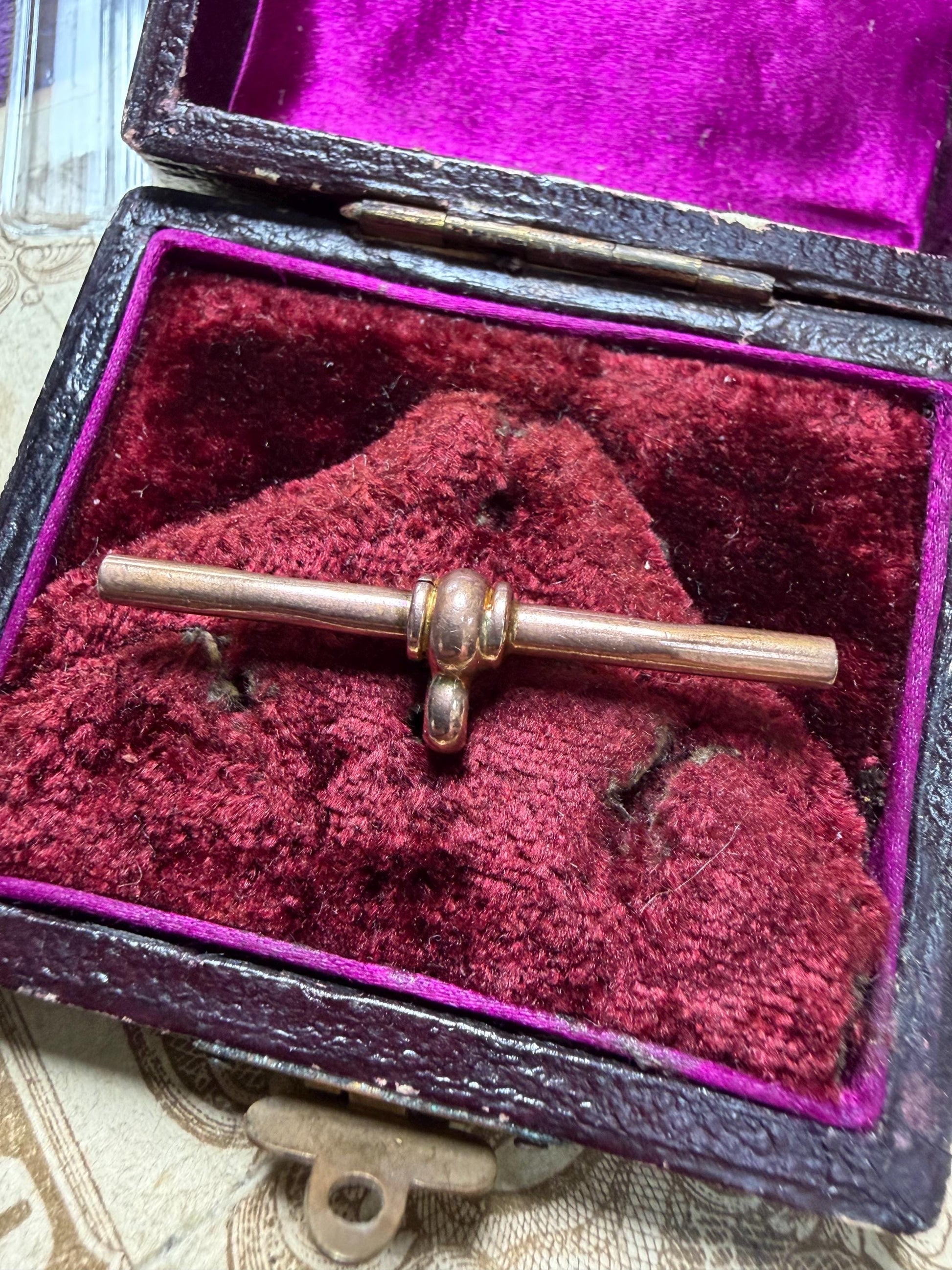 9ct rose gold T bar - excellent condition vintage/ hallmarked HHS 9 374 3.3 g