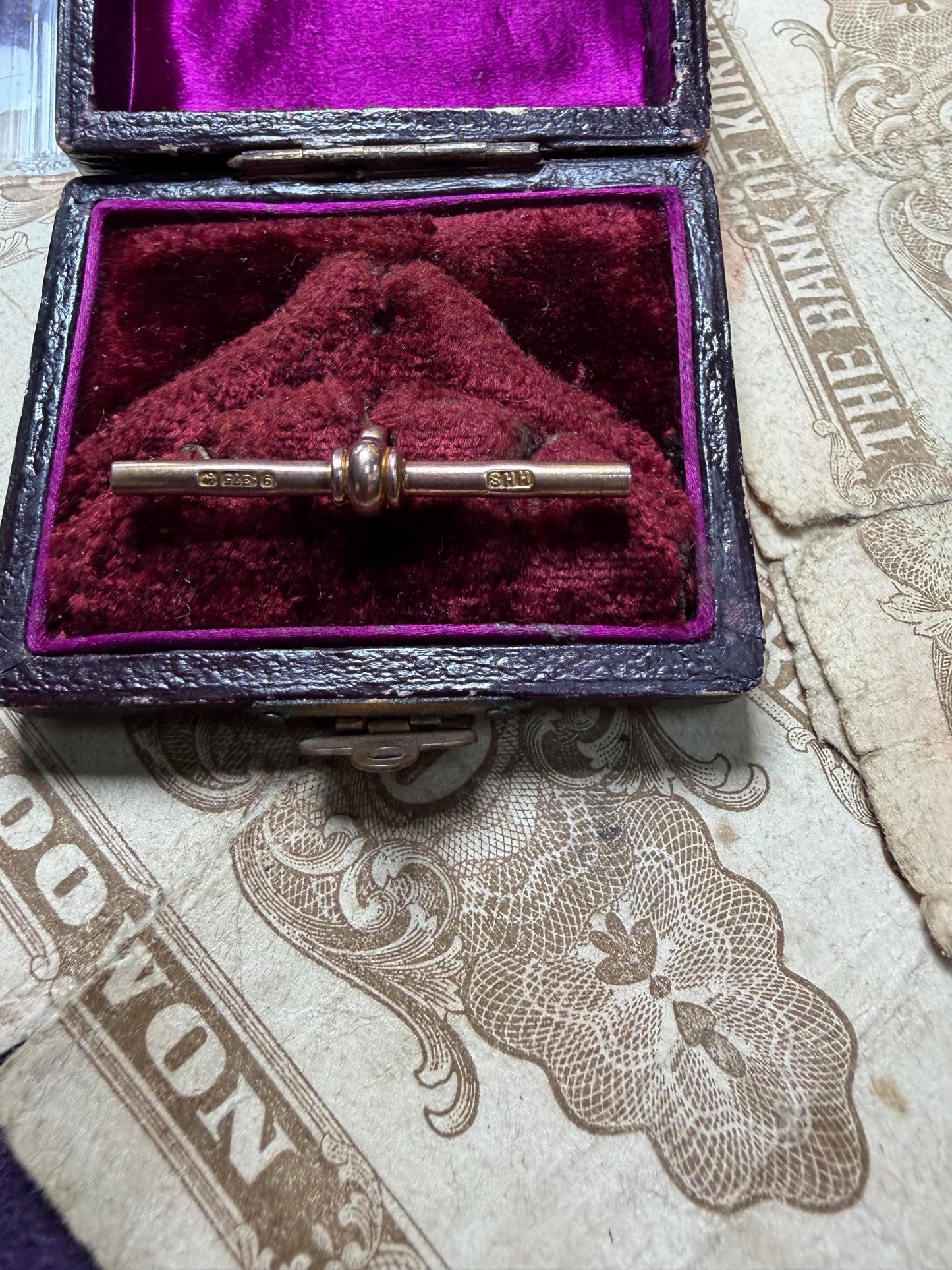 9ct rose gold T bar - excellent condition vintage/ hallmarked HHS 9 374 3.3 g