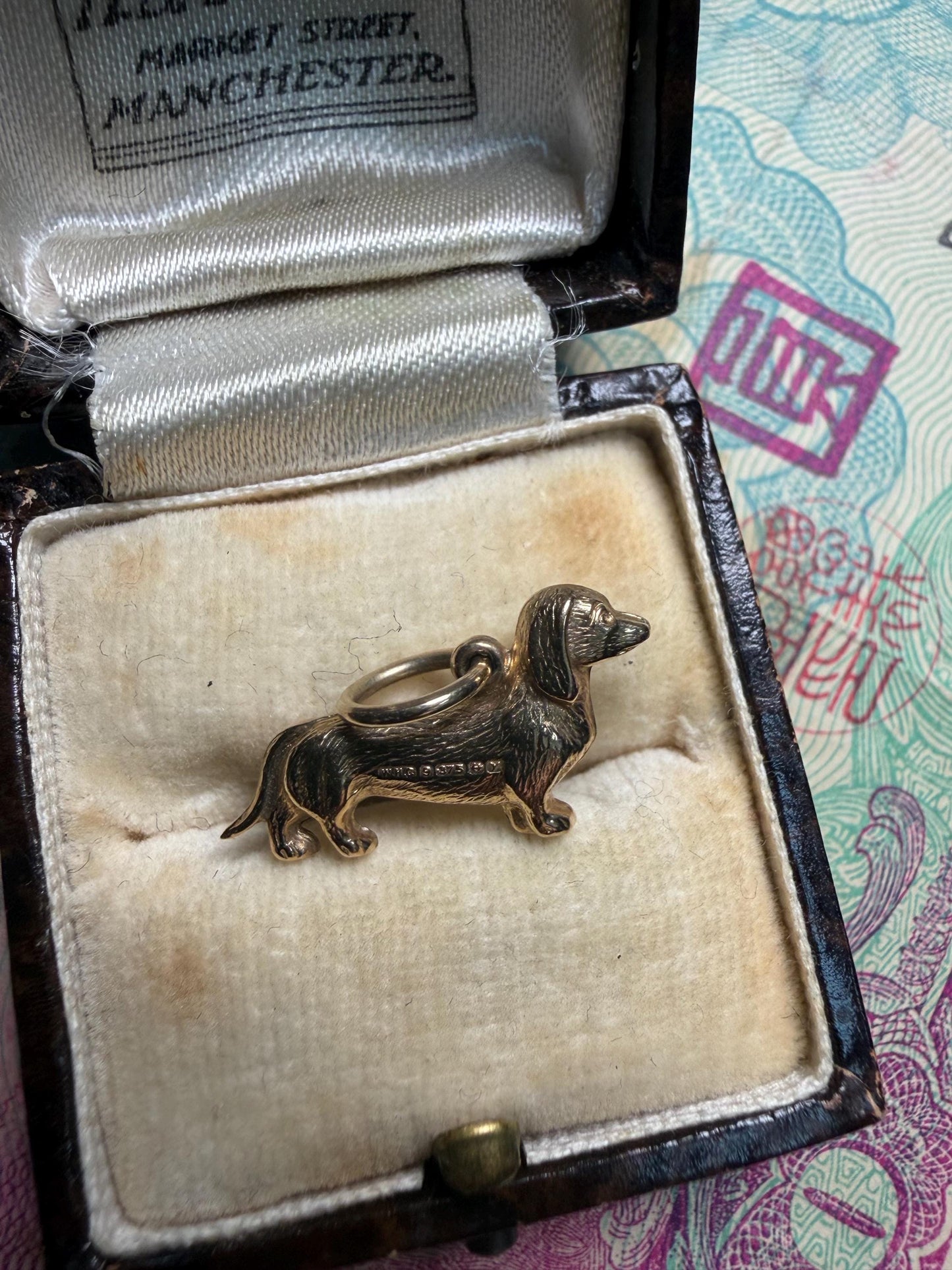 Sausage dog 9 ct gold hallmarked vintage unique dog charm .9 grammes in weight