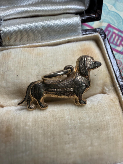 Sausage dog 9 ct gold hallmarked vintage unique dog charm .9 grammes in weight