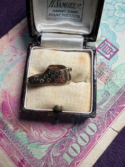 Gold boot 9 ct engraved with lovehearts