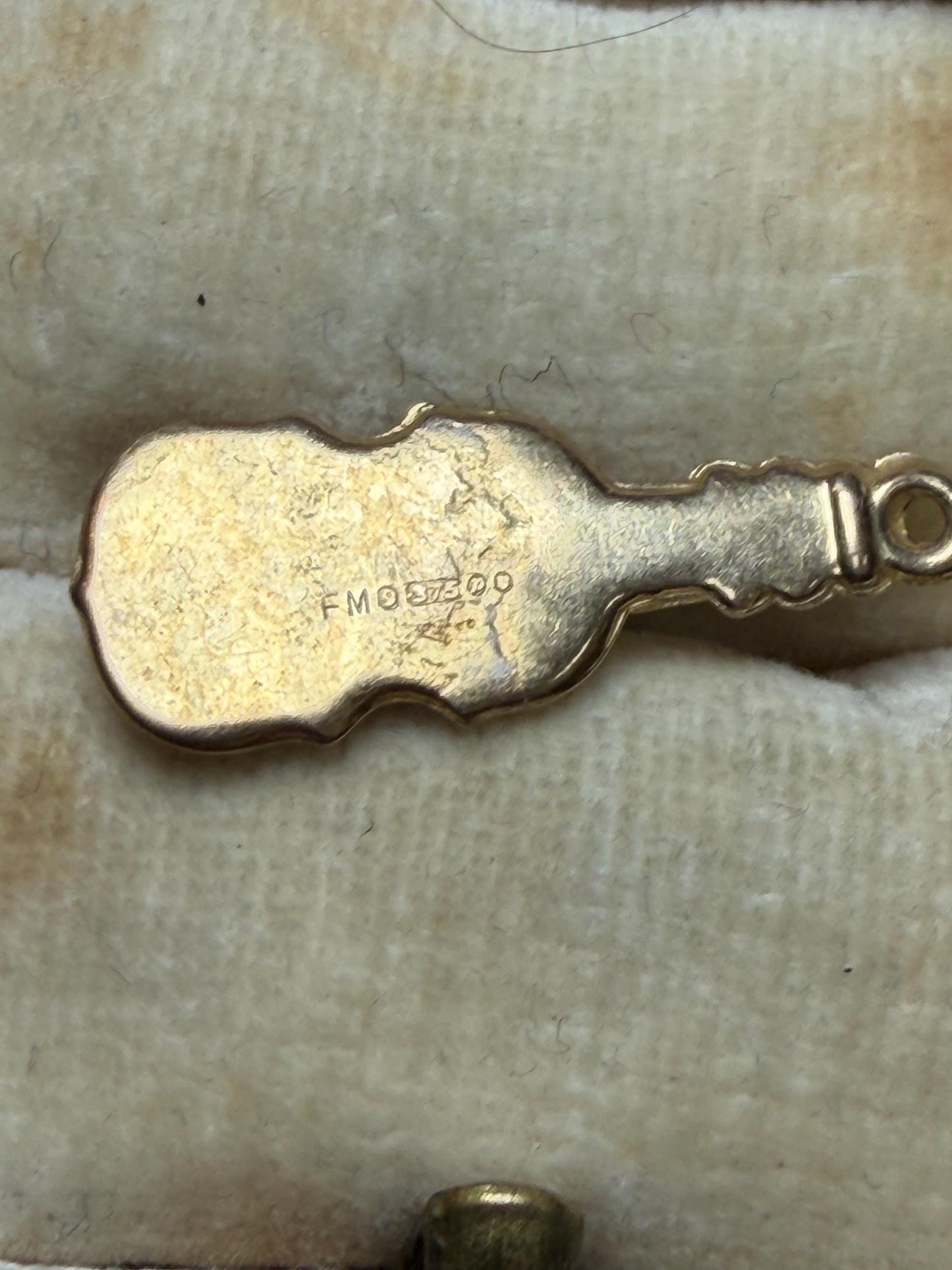 9 ct gold guitar charm