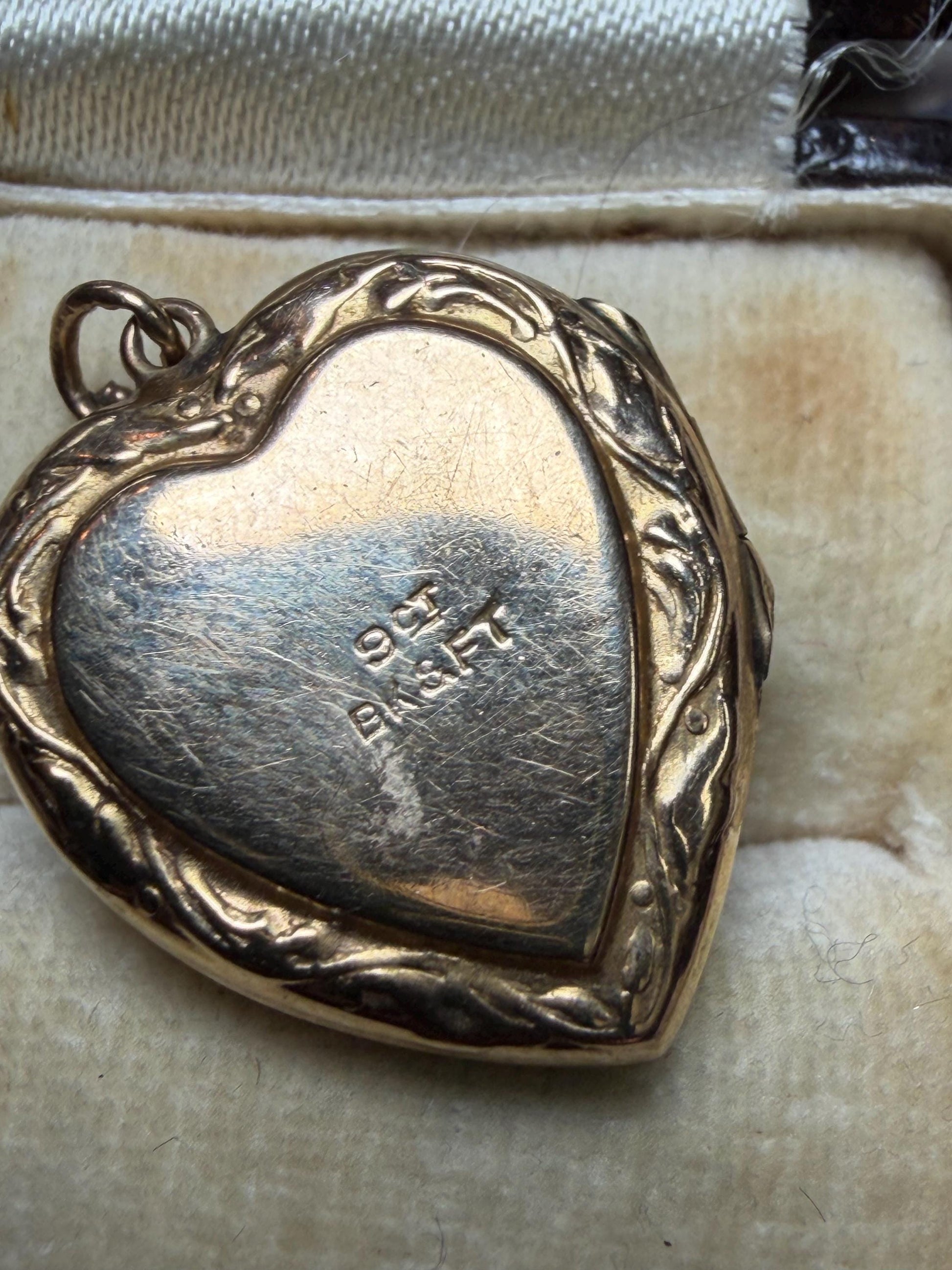 9ct gold vintage heart locket pendant with enamel