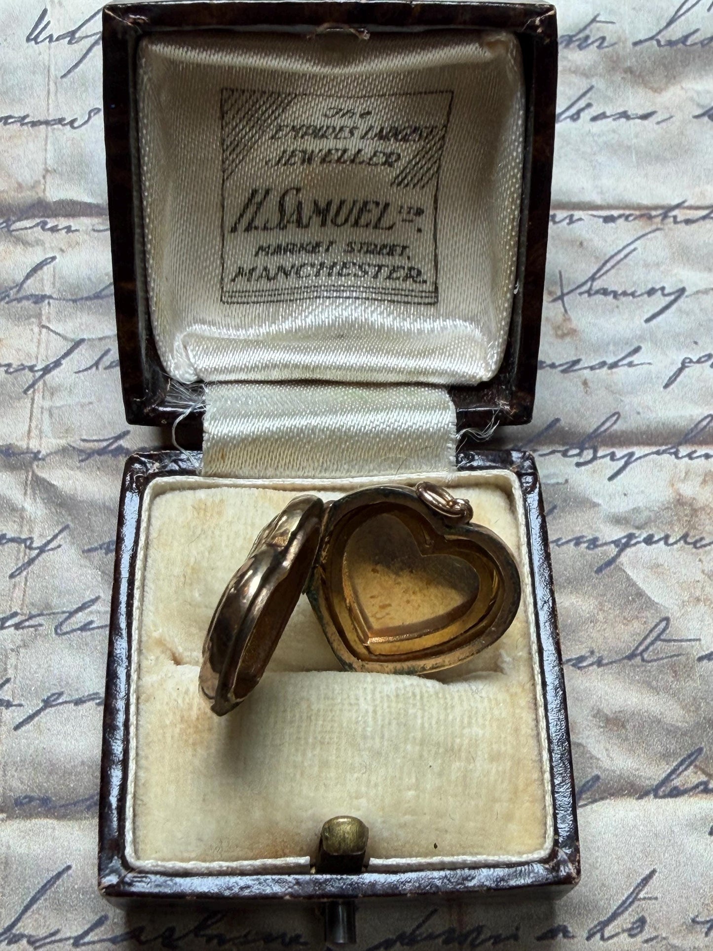 9ct gold vintage heart locket pendant with enamel