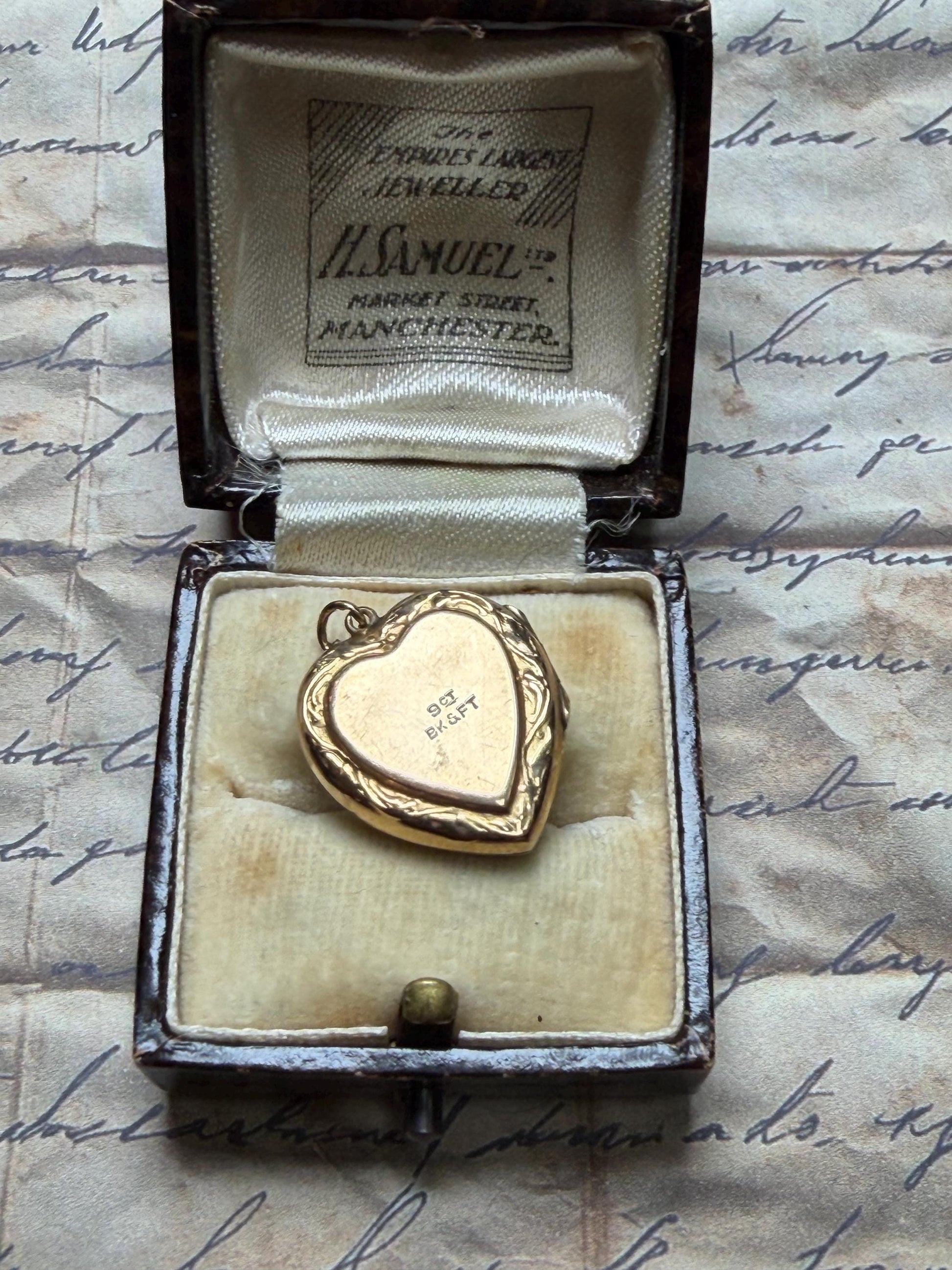 9ct gold vintage heart locket pendant with enamel