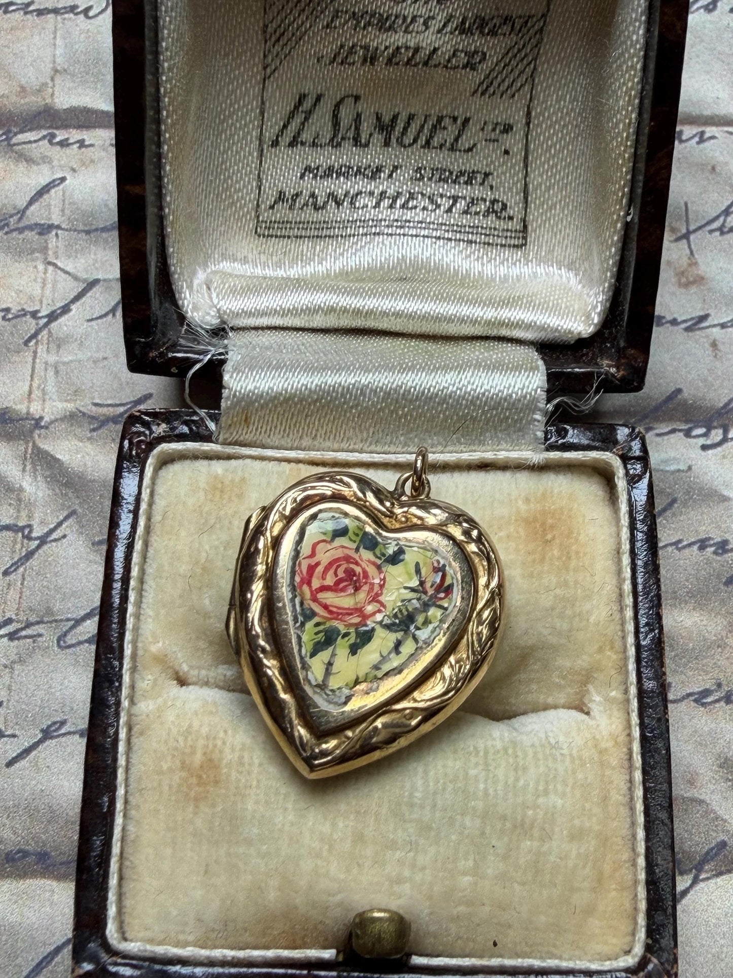 9ct gold vintage heart locket pendant with enamel