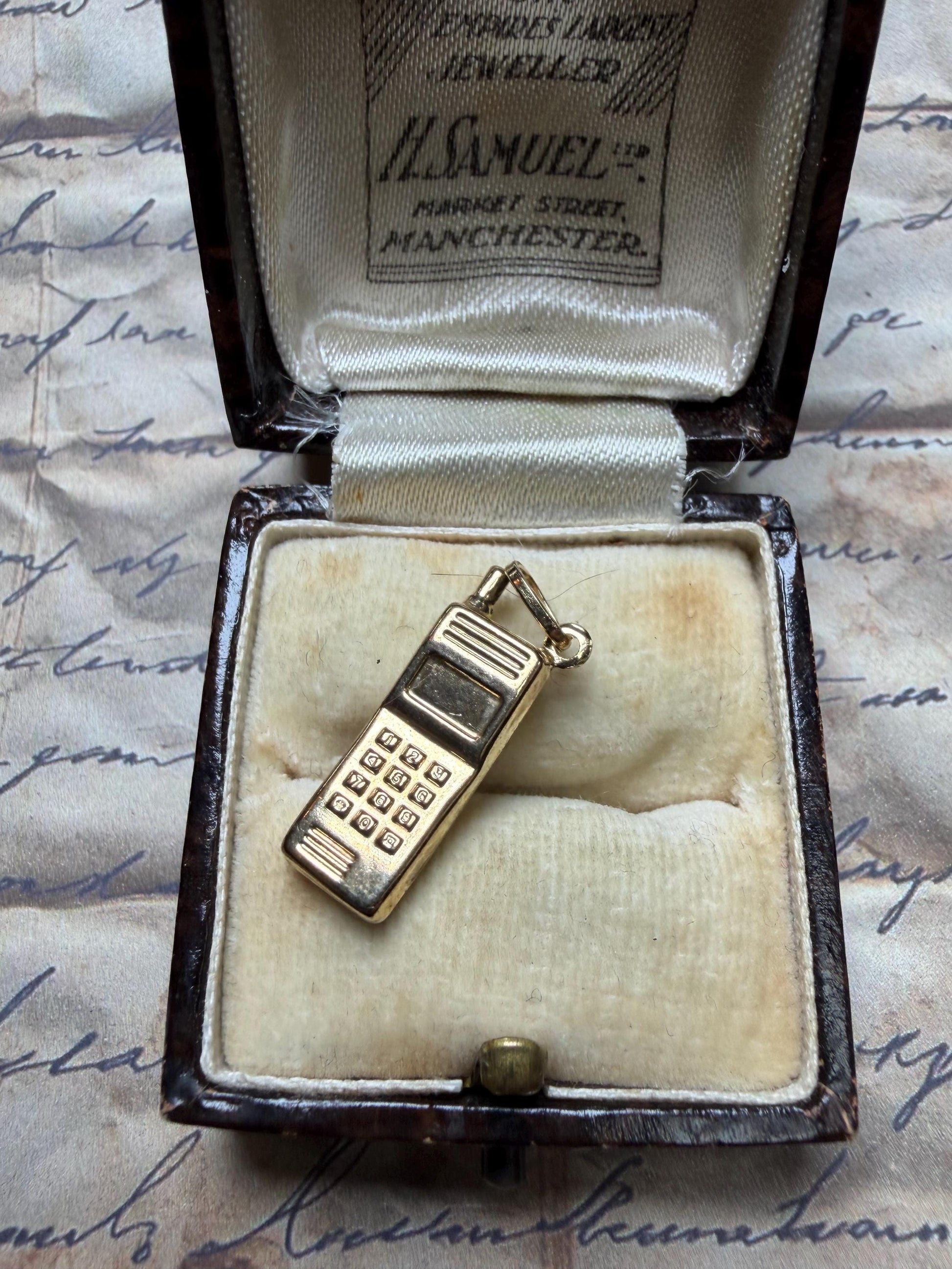 Cute 9 ct mobile phone charm