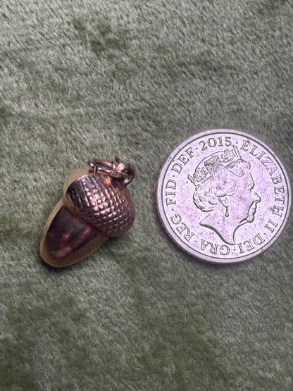 9ct gold Acorn charm / excellent condition