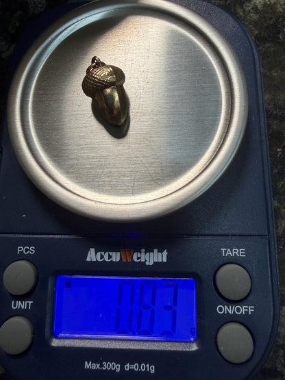9ct gold Acorn charm / excellent condition