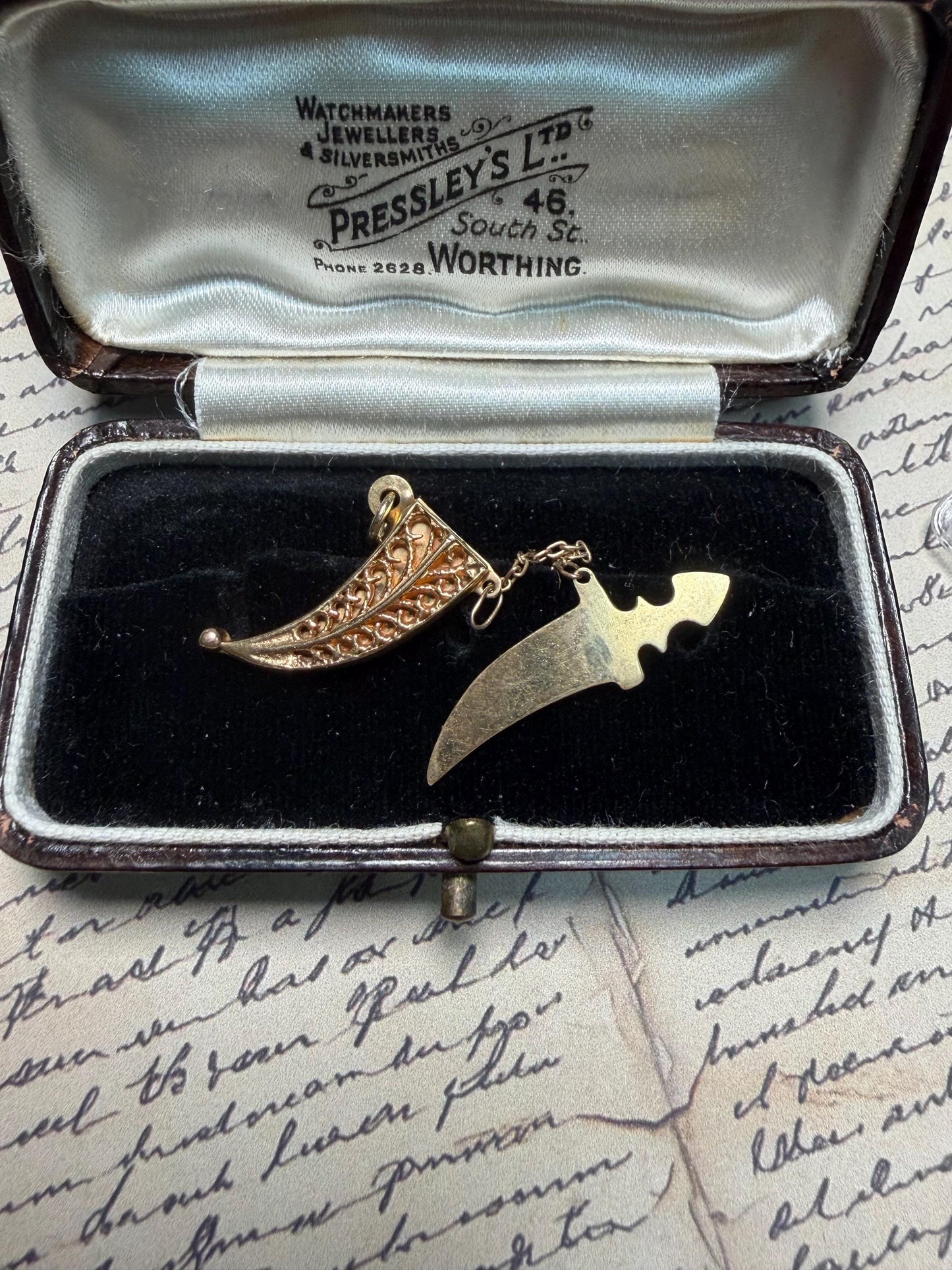 9ct tested gold Turkish knife - fully working comes out of sleeve in a chain