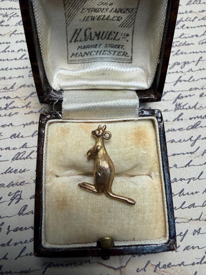 9 ct kangaroo with great detail - very good hallmarks 18m x approx 18 m round hollow - weight .76