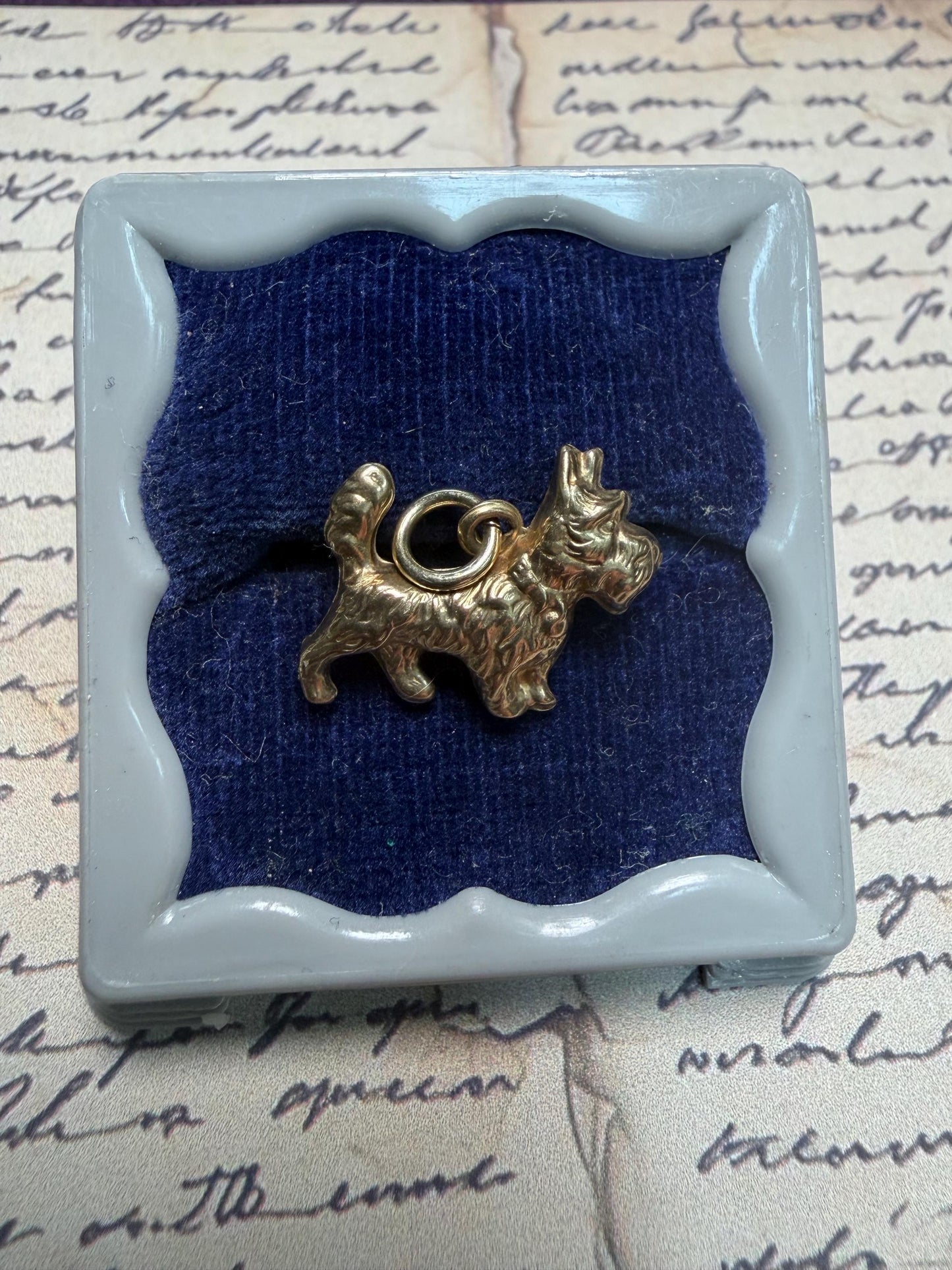 Lovely little west highland terrier charm - 9 ct gold (Scottie dog )