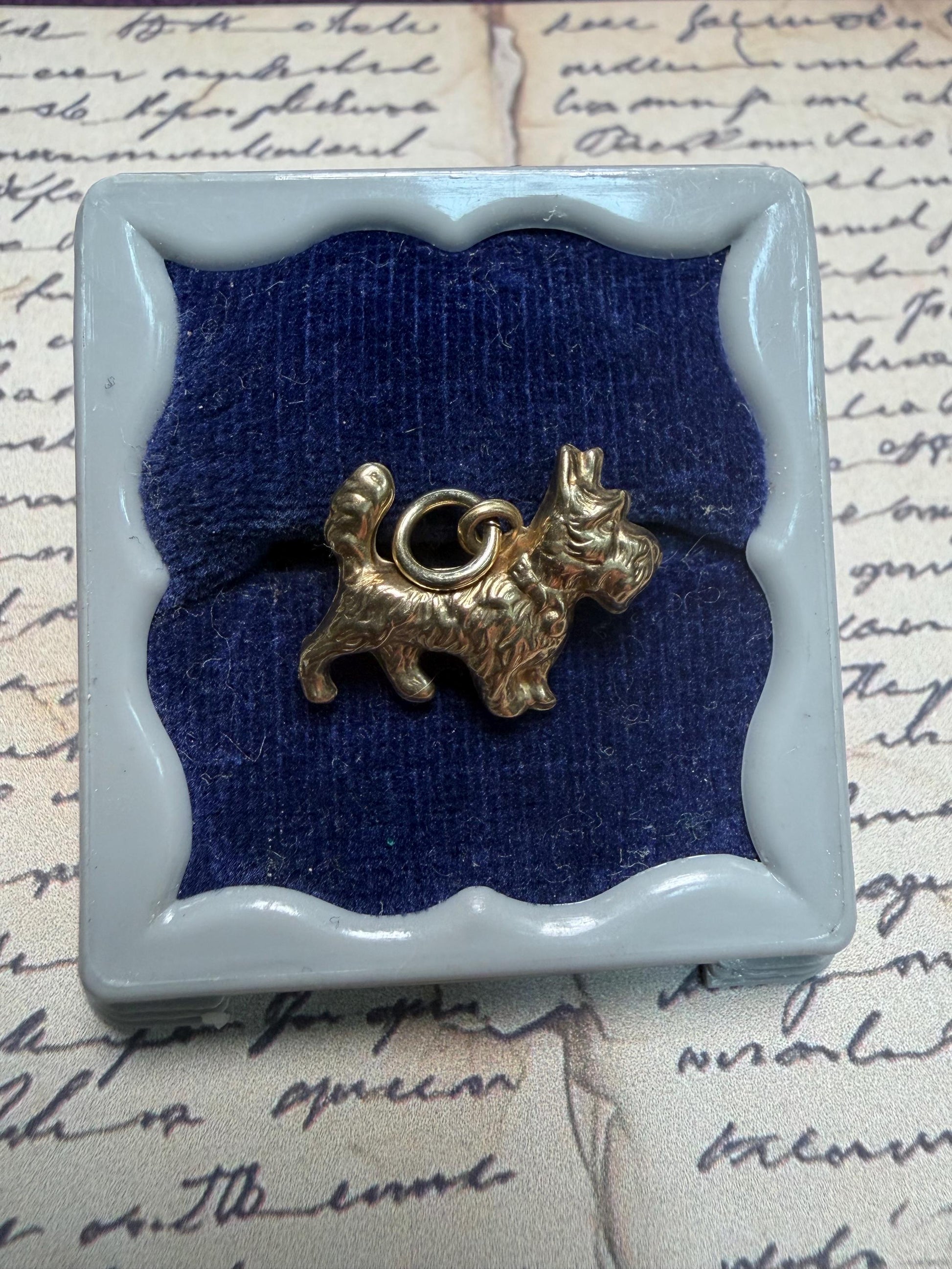 Lovely little west highland terrier charm - 9 ct gold (Scottie dog )