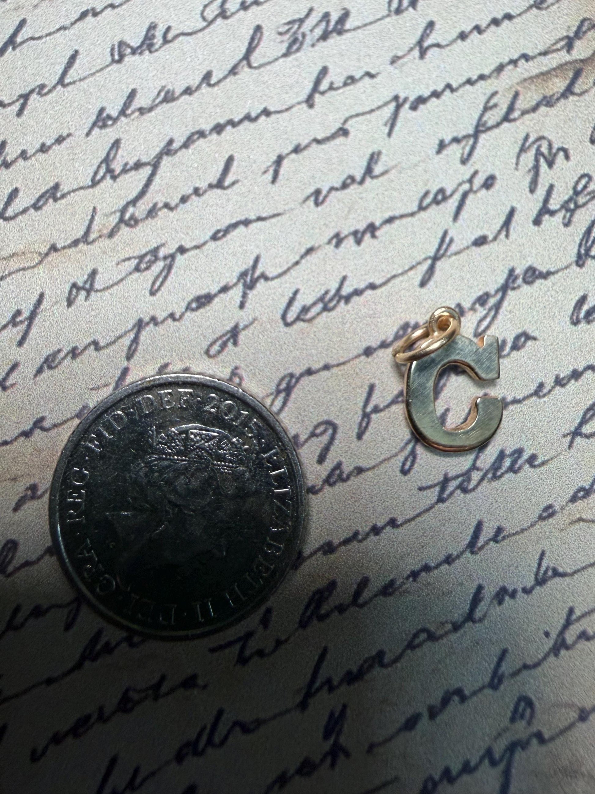 Small letter ‘C’ hallmarked . 5 m x 6 m . 53 g