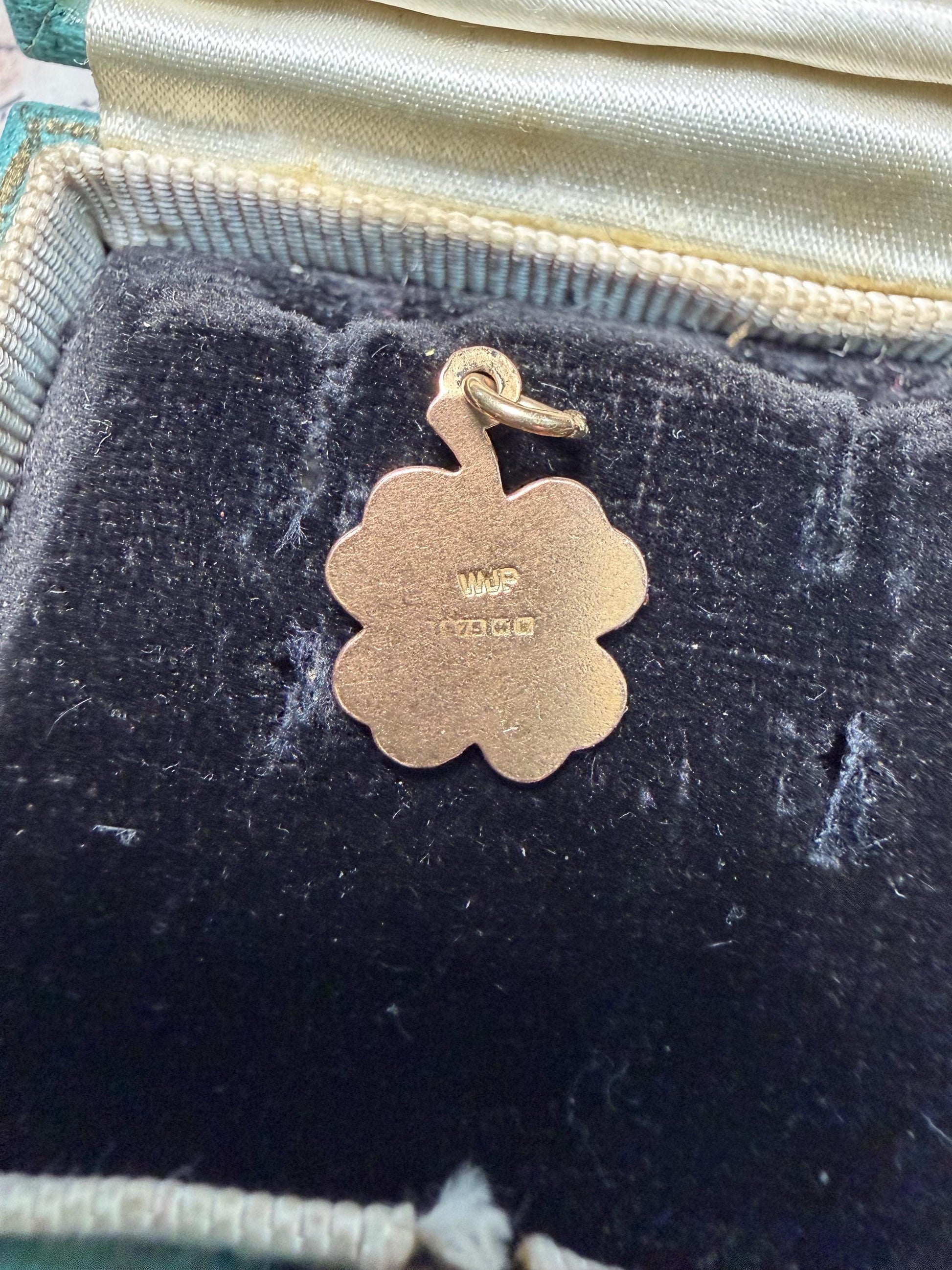 Lucky four leaf clover charm - lovely hallmarks 1.2 g 11 mx11m approx