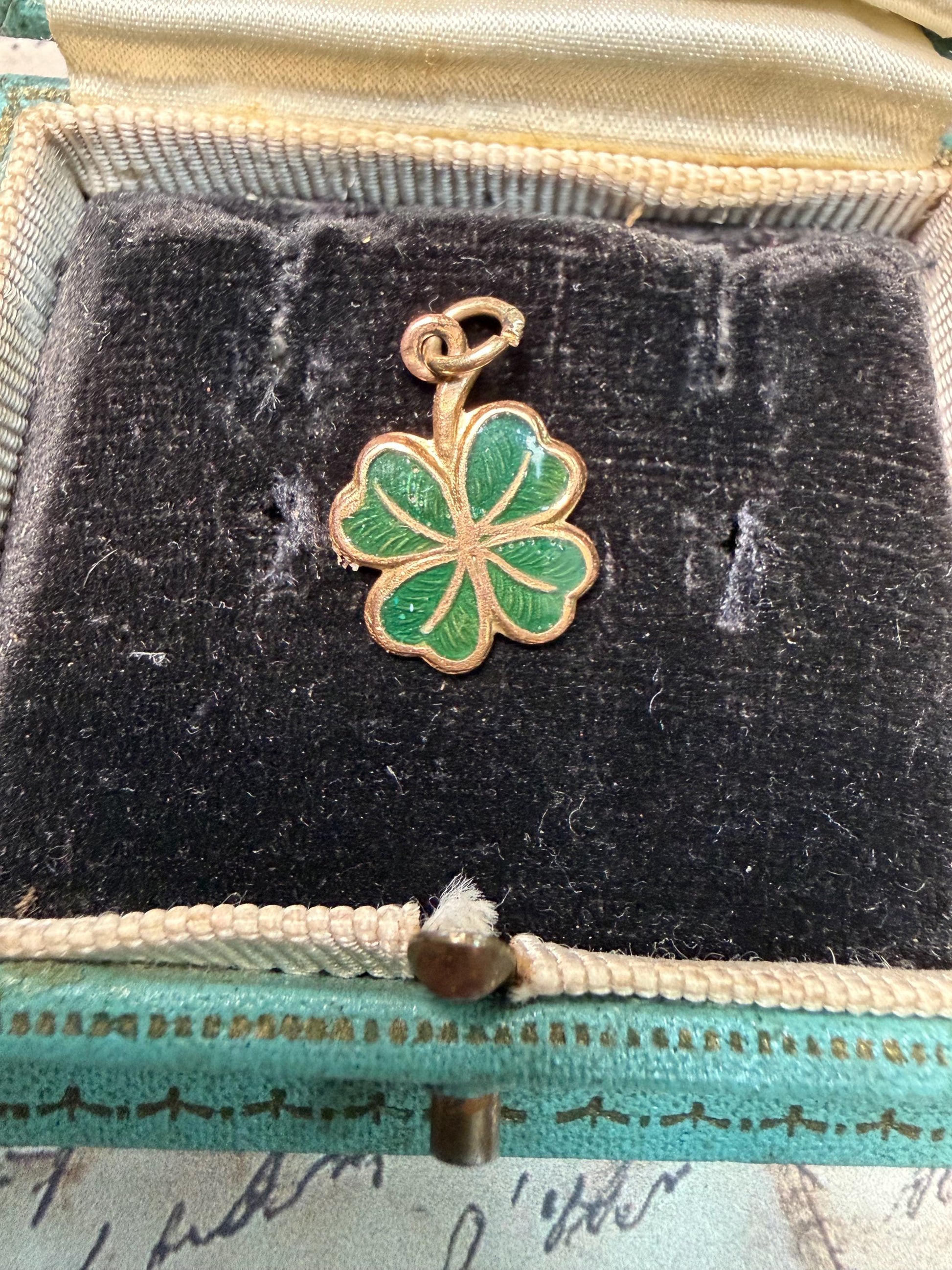 Lucky four leaf clover charm - lovely hallmarks 1.2 g 11 mx11m approx
