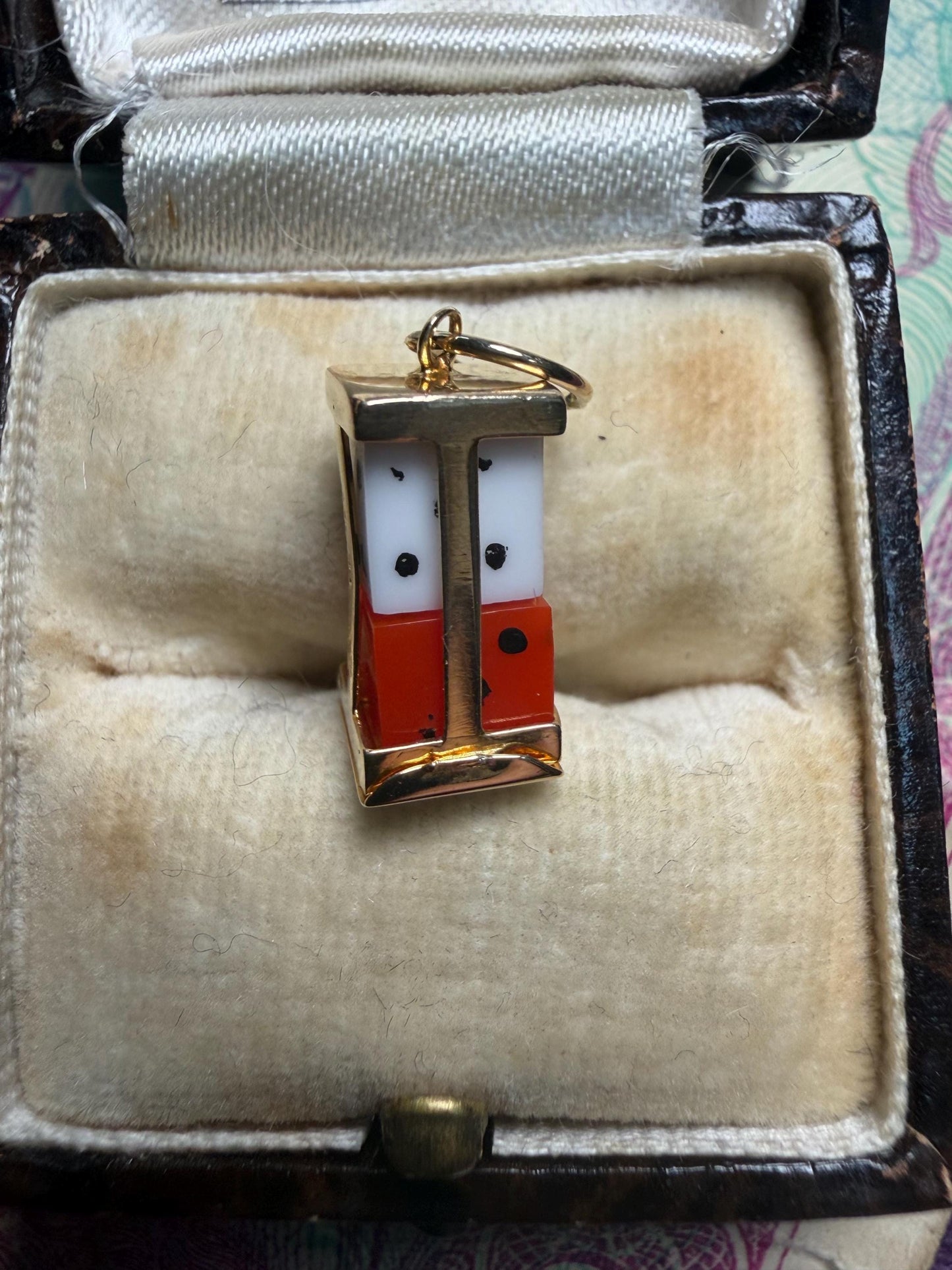 Dice Holder - dated 1989 . Nice outer case in 9 ct gold hold two dice one white one red - the case hinges open at the bar so 