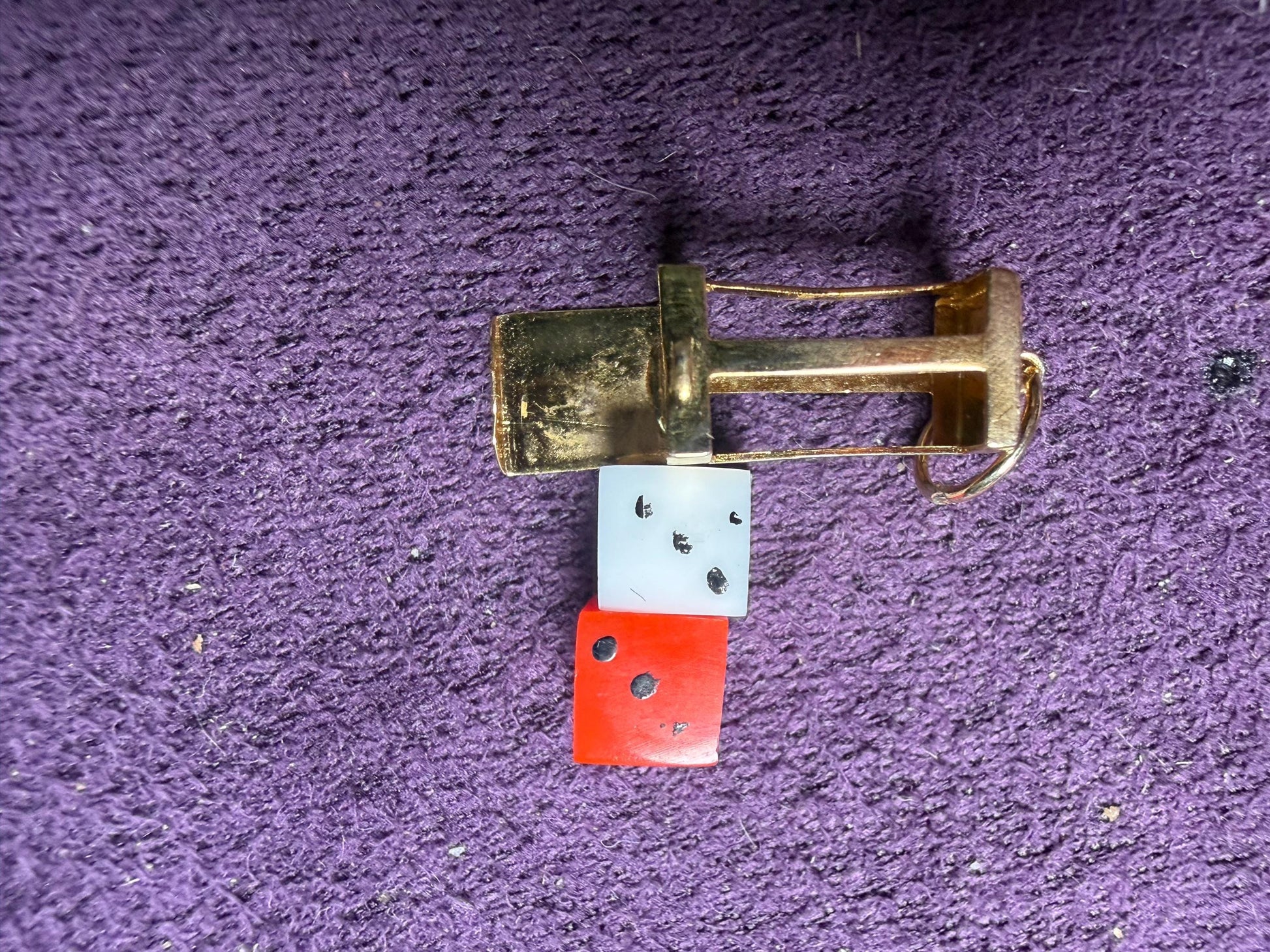 Dice Holder - dated 1989 . Nice outer case in 9 ct gold hold two dice one white one red - the case hinges open at the bar so 