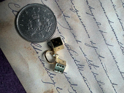A pair of cute dice - 9ct gold