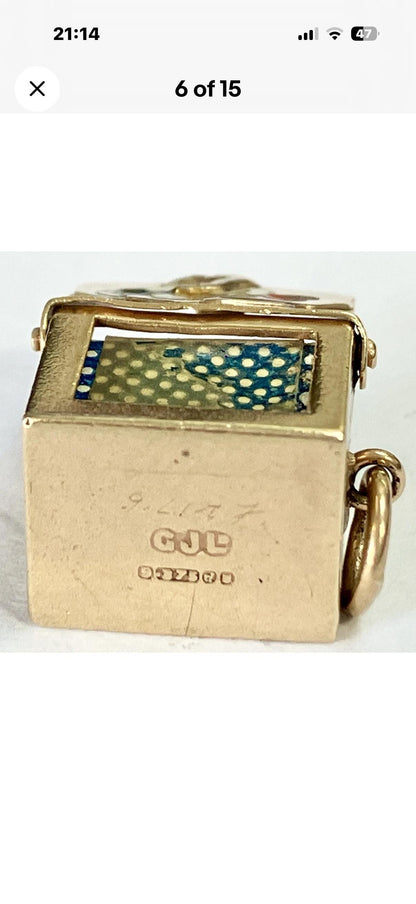 9ct gold cube with tiny playing cards - in good condition for year - small back of playing cards inside