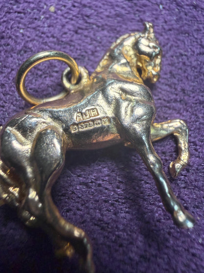 Stallion 9 ct outstanding charm fully hallmarked - 6.84 g