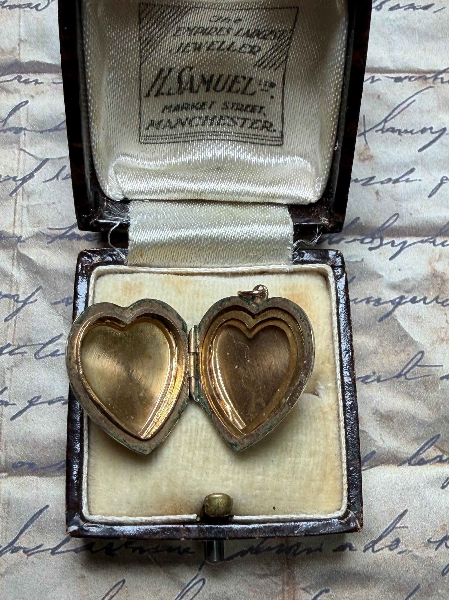 9ct gold vintage heart locket pendant with enamel