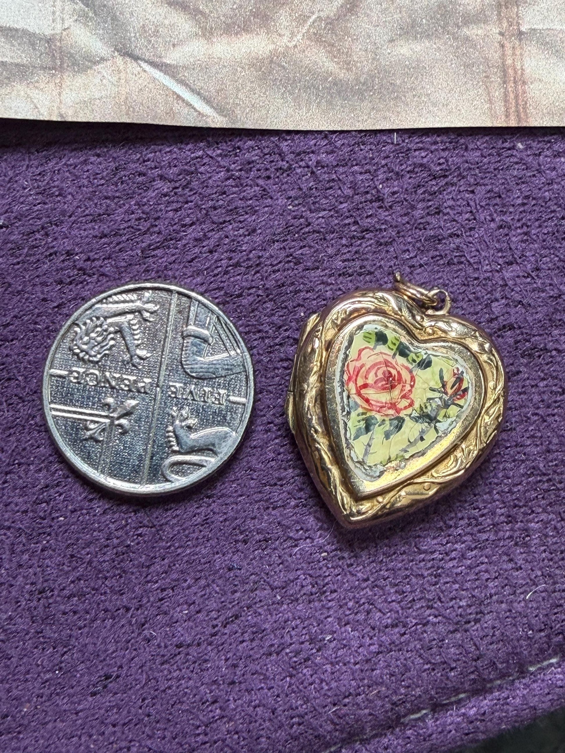 9ct gold vintage heart locket pendant with enamel