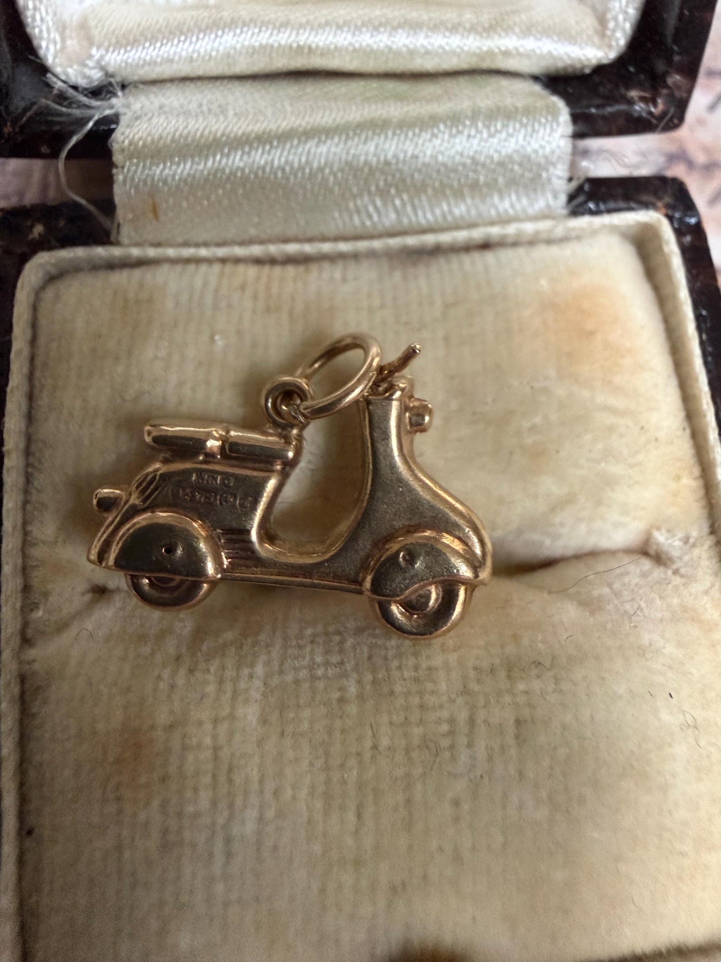 Really cool scooter -9 ct solid gold hallmarked WWC 375 -.79 g 17m long by 12 m high approx ( box not included