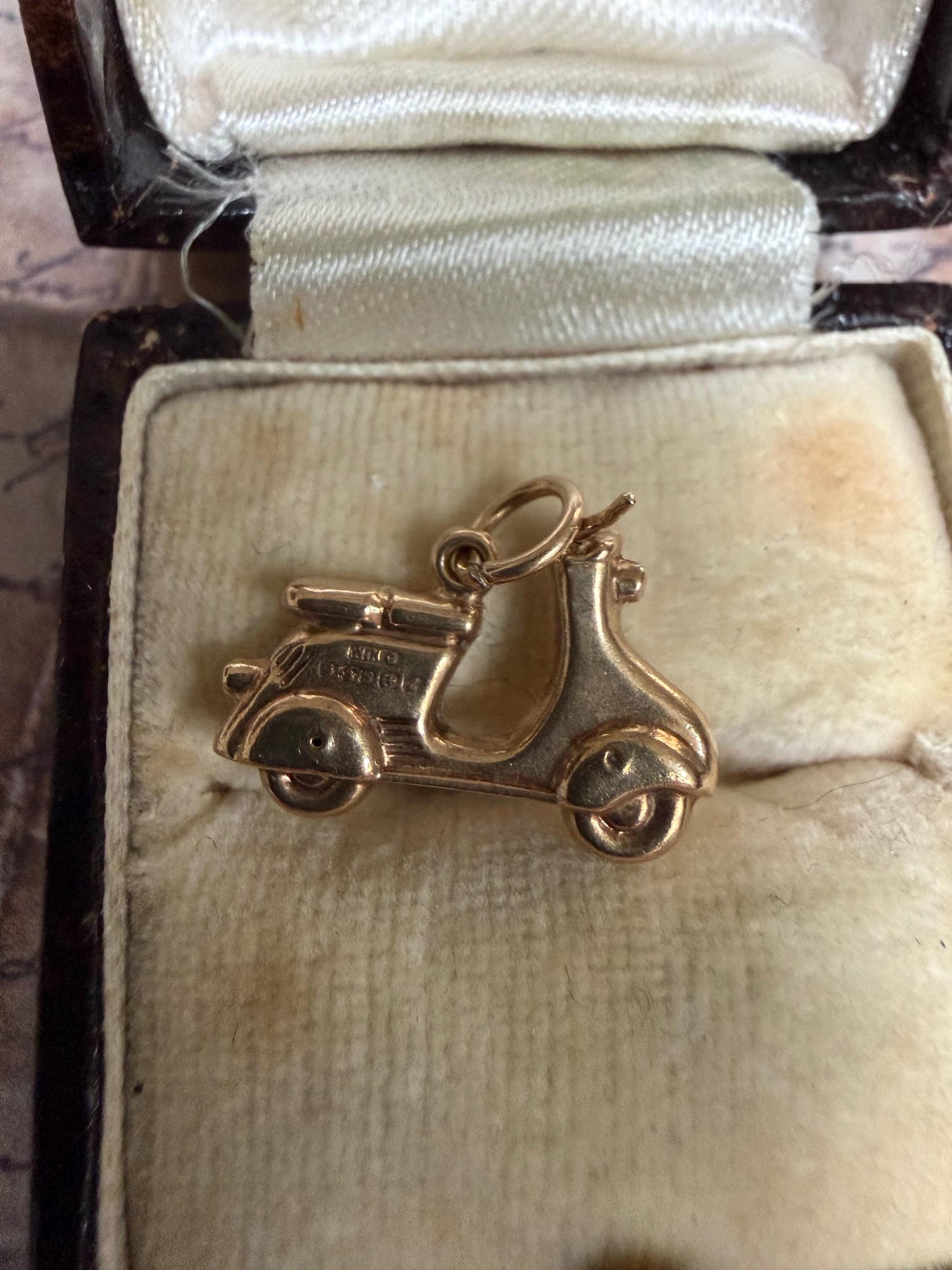 Really cool scooter -9 ct solid gold hallmarked WWC 375 -.79 g 17m long by 12 m high approx ( box not included