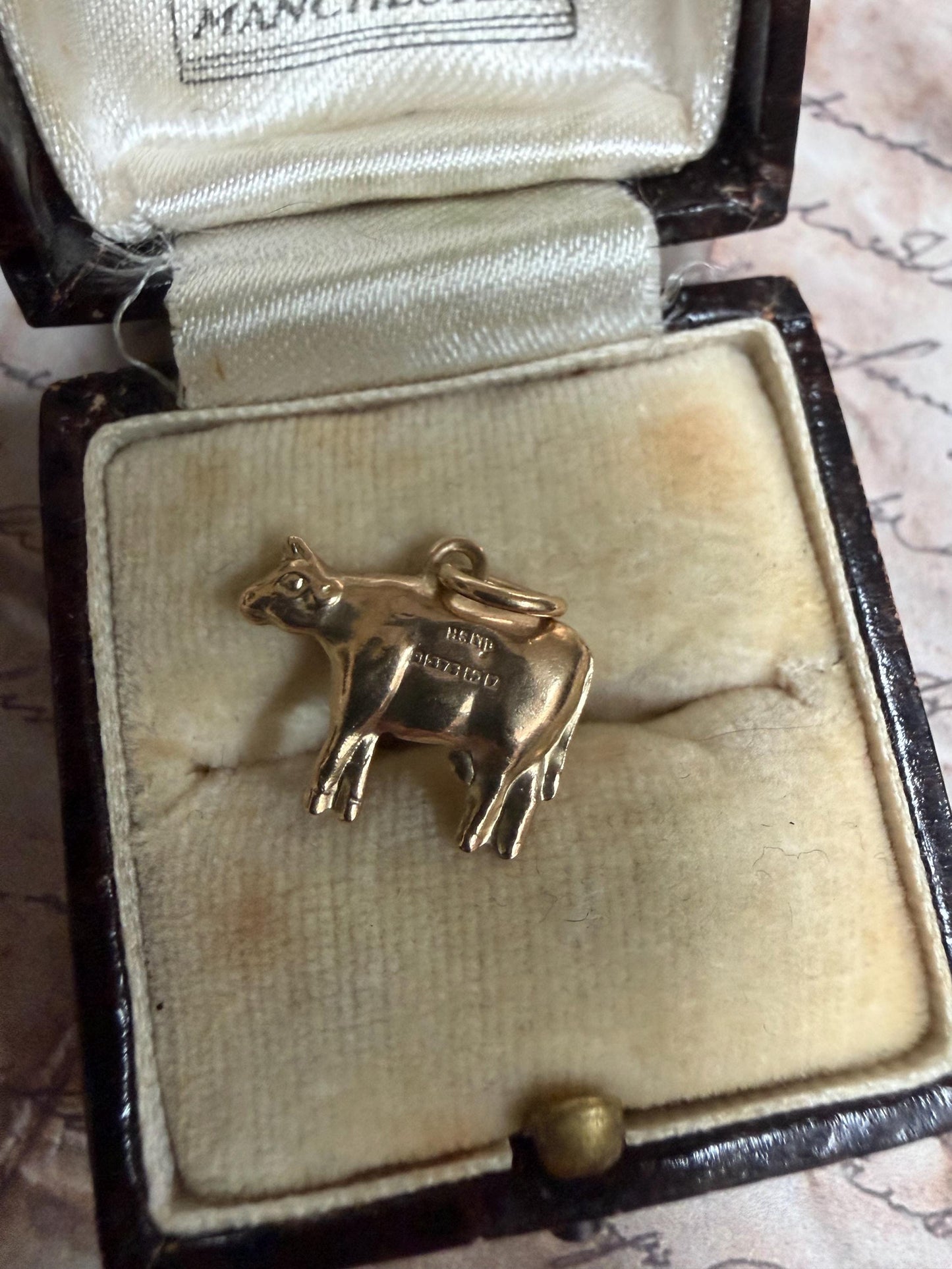 9ct gold cow charm - .57 g - small but lovely hallmarks. WJP 9 375