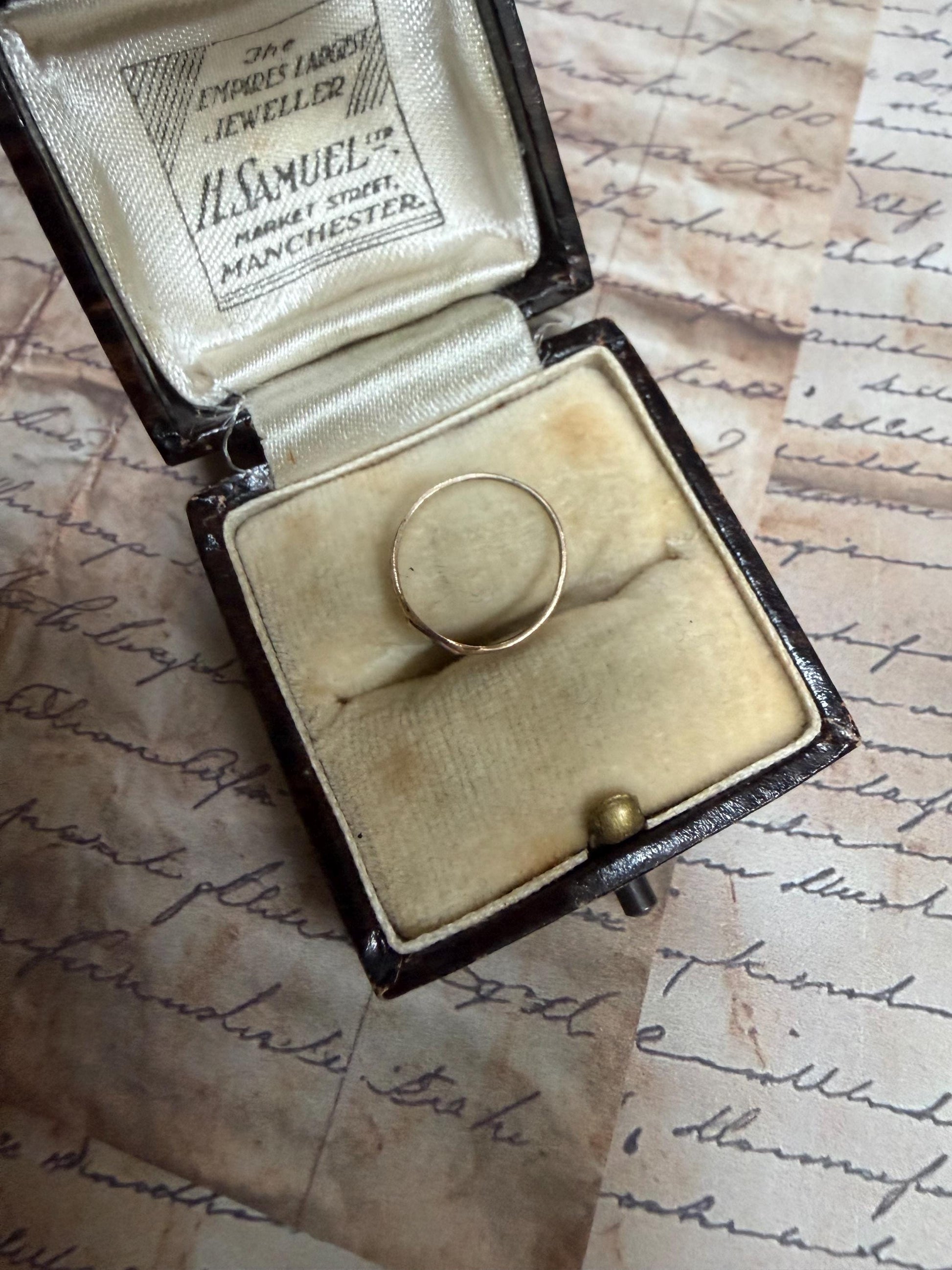 Beautiful Australian Baby’s signet keep safe ring - in original box ( not shown ) .5g