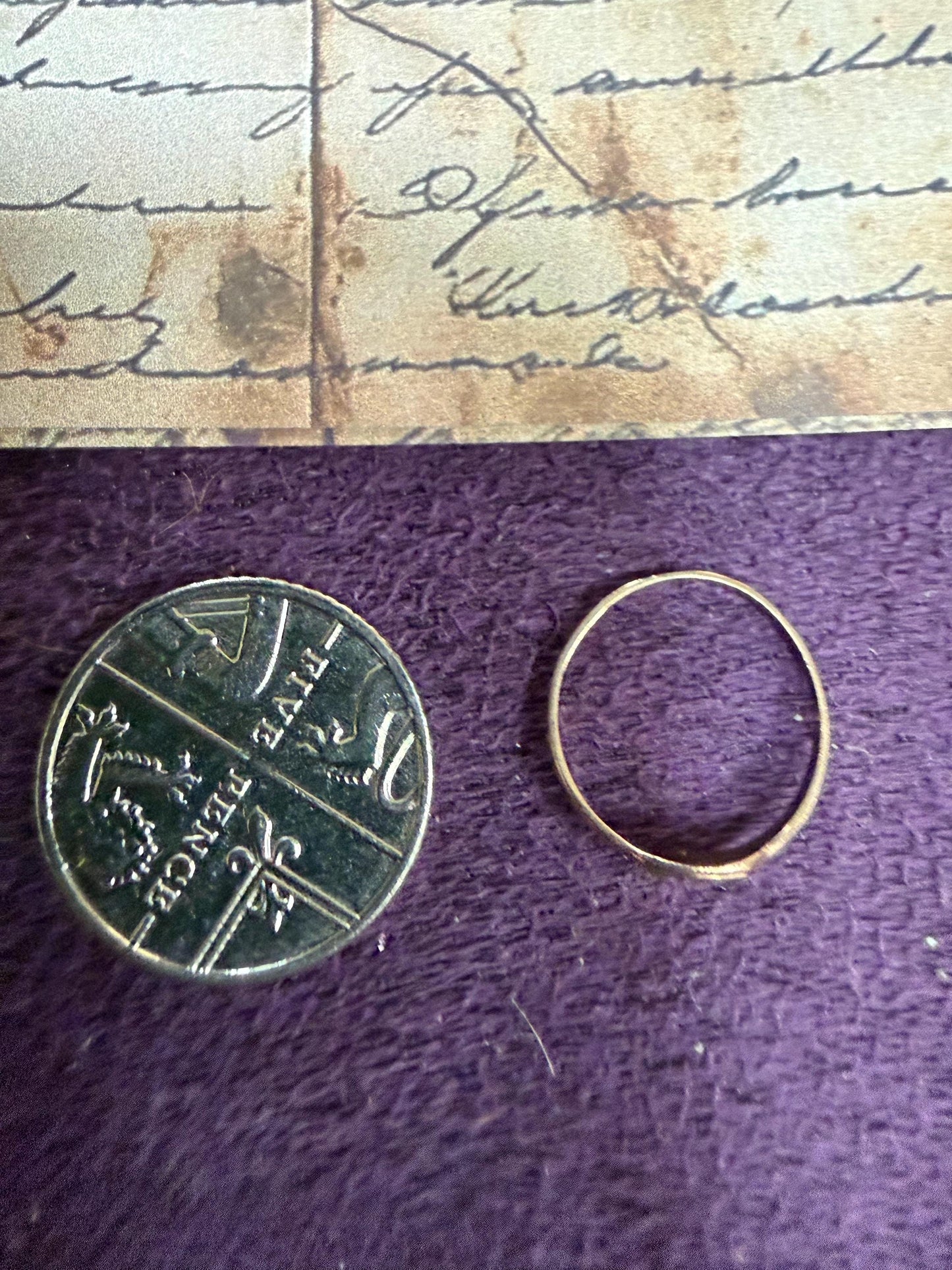 Beautiful Australian Baby’s signet keep safe ring - in original box ( not shown ) .5g